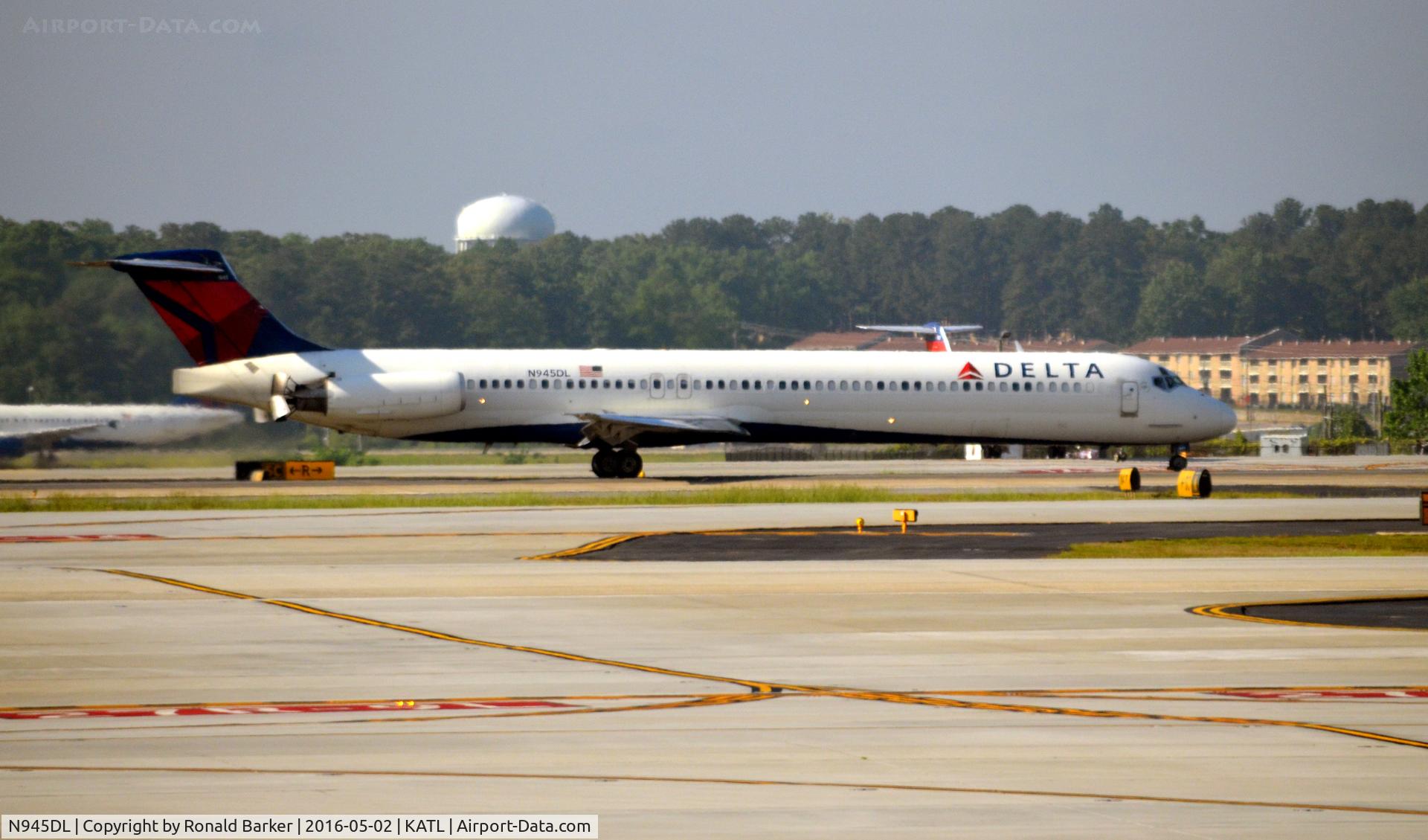 N945DL, 1989 McDonnell Douglas MD-88 C/N 49818, Landing Atlanta