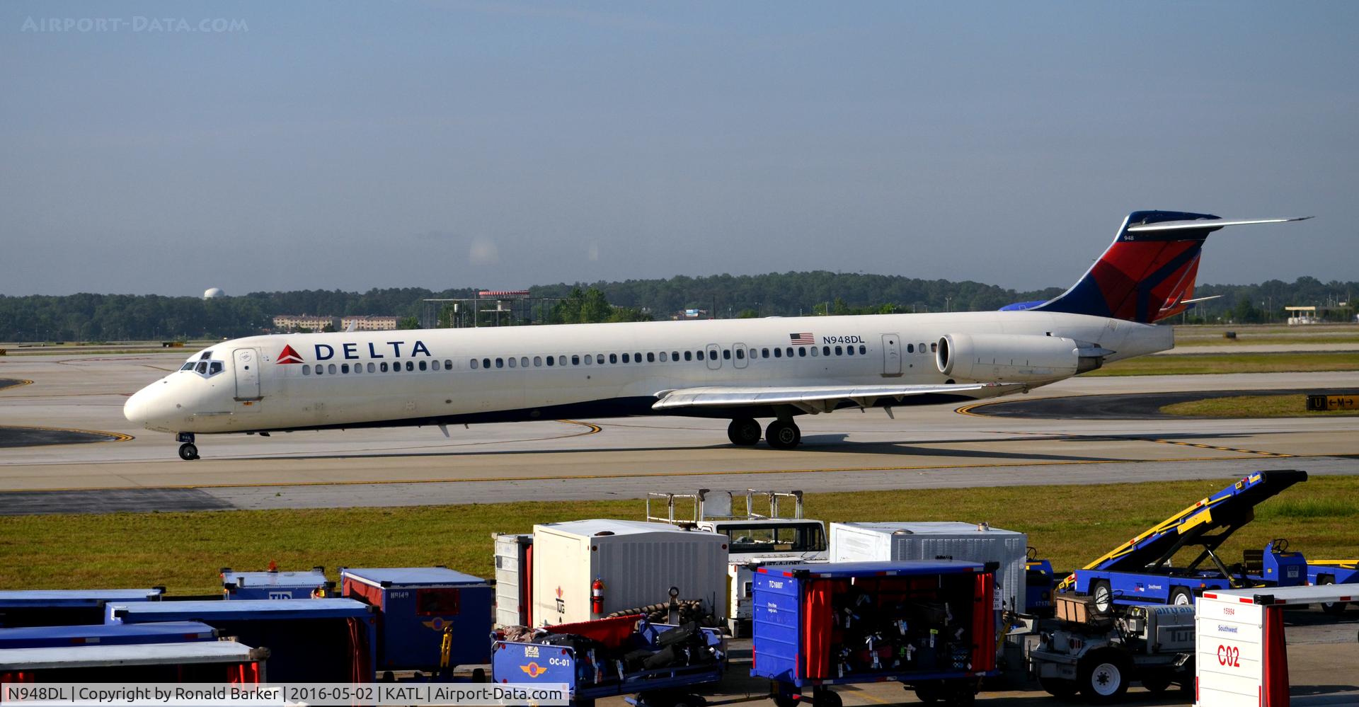 N948DL, 1989 McDonnell Douglas MD-88 C/N 49879, Taxi Atlanta