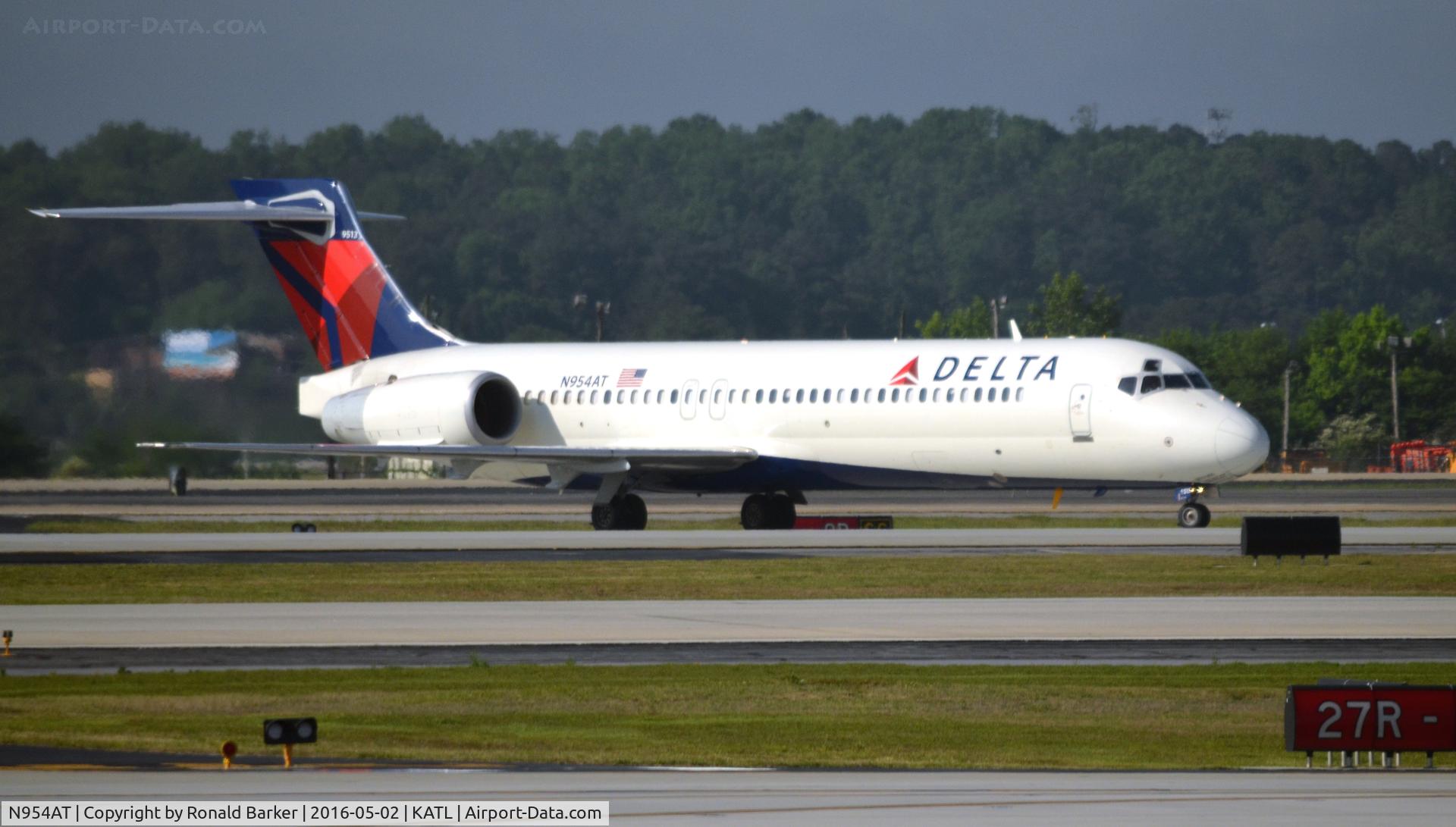 N954AT, 2000 Boeing 717-2BD C/N 55016, Taxi Atlanta