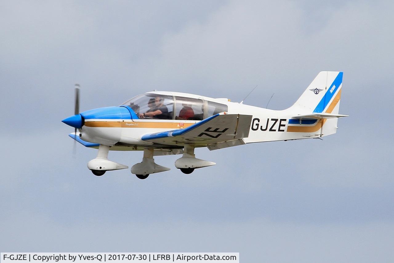F-GJZE, Robin DR-400-120 Petit Prince C/N 2005, Robin DR-400-120, On final rwy 25L, Brest-Bretagne airport (LFRB-BES)