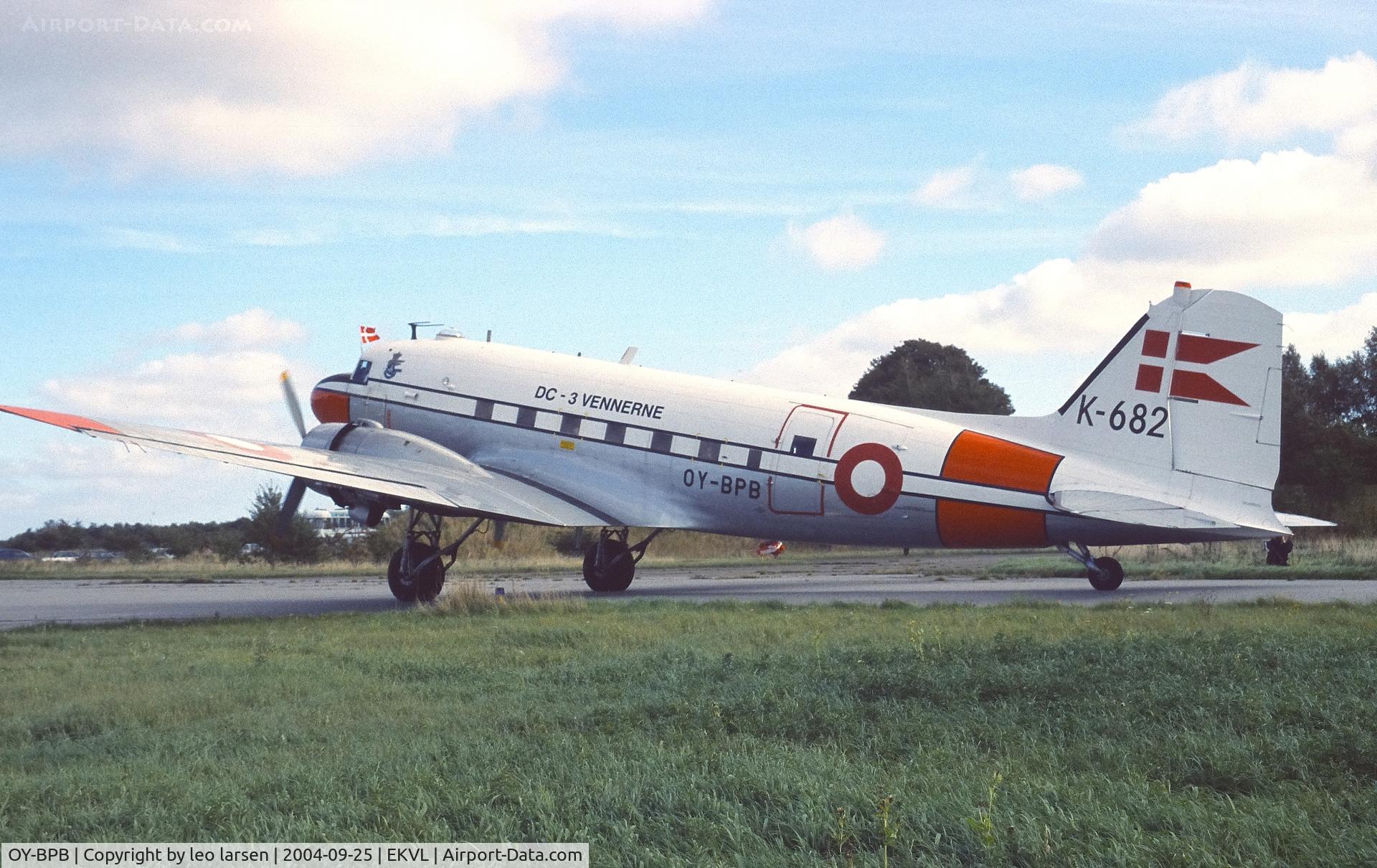 OY-BPB, 1943 Douglas C-47A-85-DL (DC-3A) Skytrain C/N 20019, Værløse 25.9.2004
