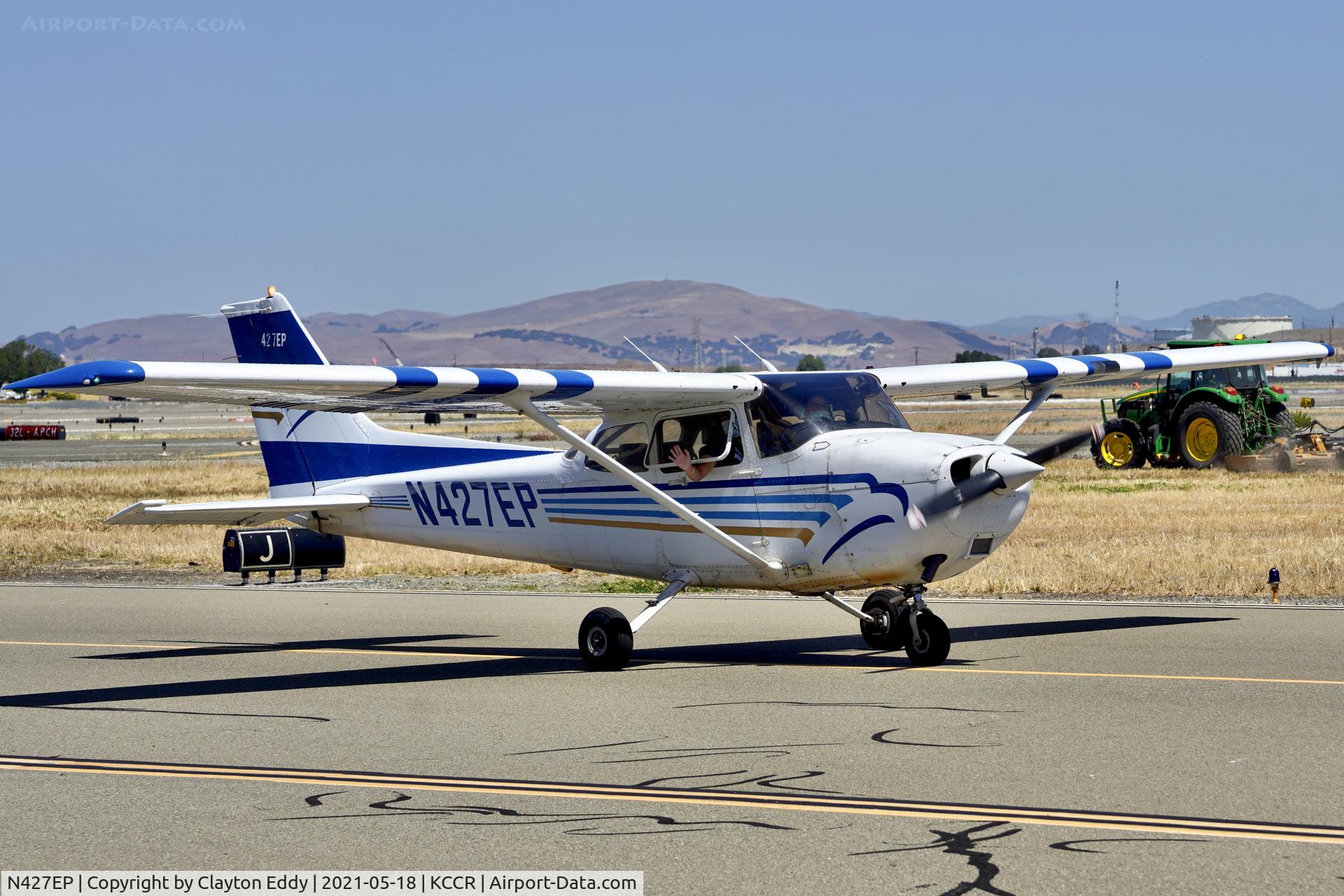 N427EP, 1998 Cessna 172R C/N 17280606, Buchanan Field Concord California 2021.