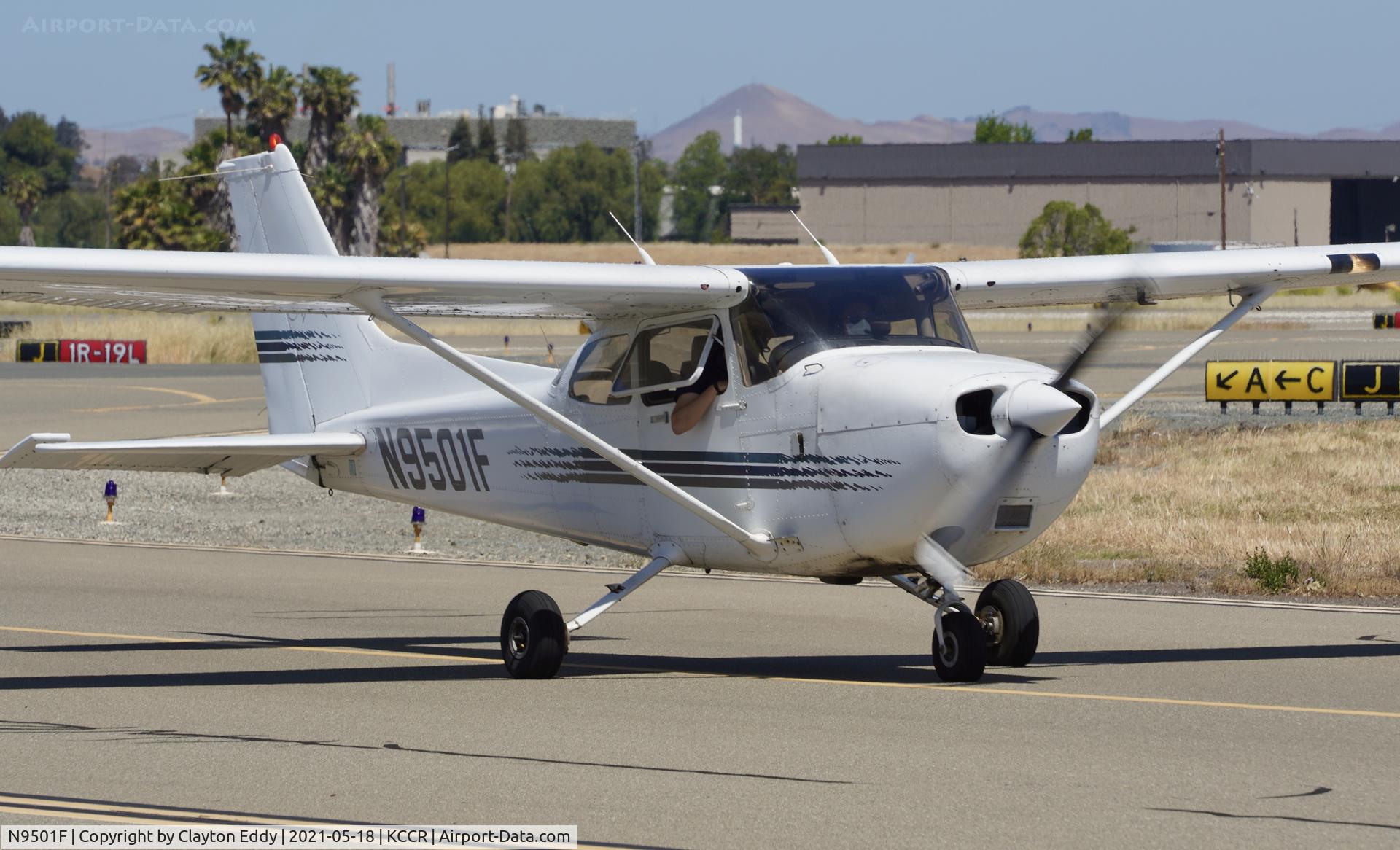 N9501F, 1998 Cessna 172R C/N 17280333, Buchanan Field Concord California 2021.