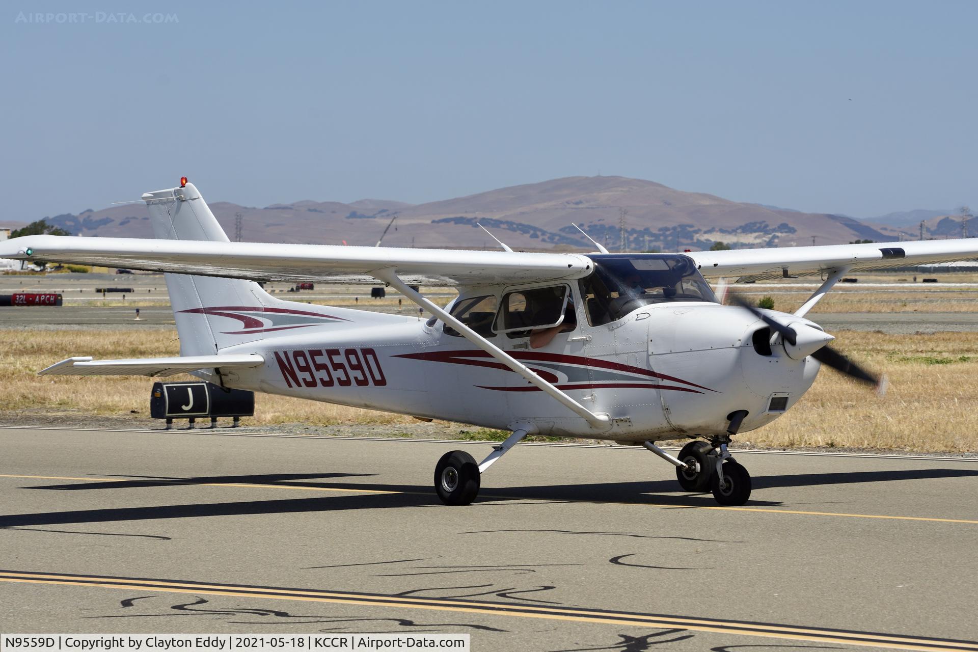 N9559D, 1999 Cessna 172R C/N 17280488, Buchanan Field Concord California 2021.