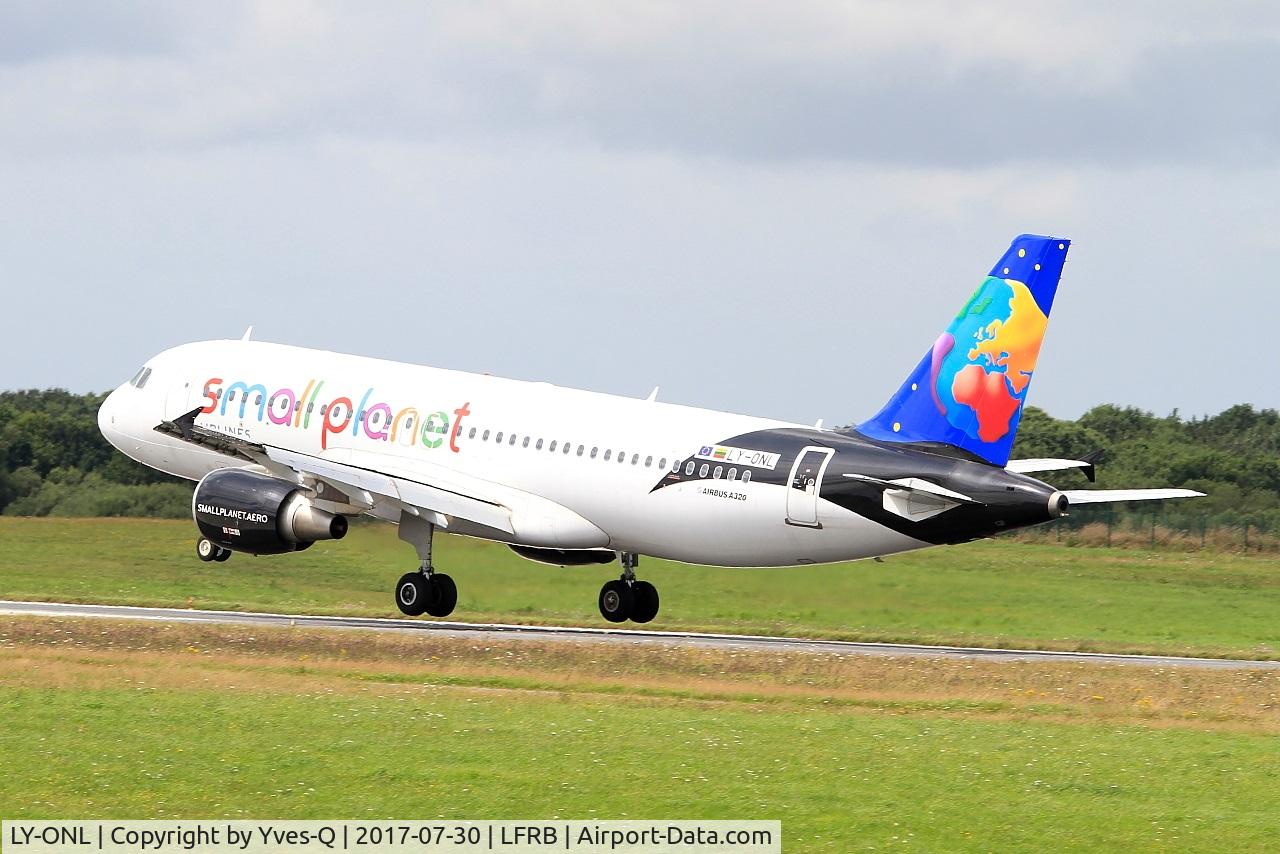 LY-ONL, 2010 Airbus A320-214 C/N 4489, LY-ONL - Airbus A320-214, Landing rwy 25L, Brest-Bretagne airport (LFRB-BES)