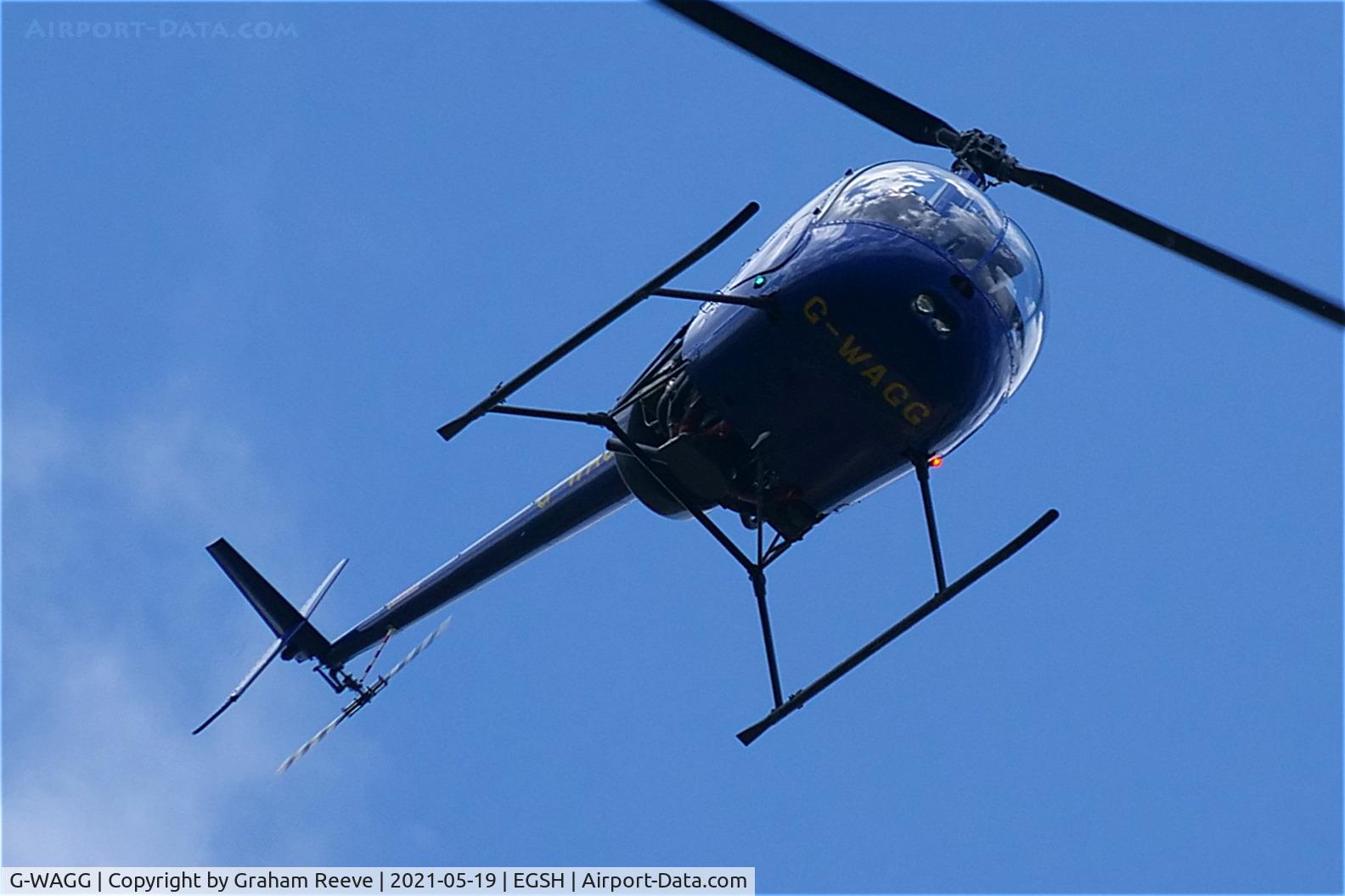 G-WAGG, 1999 Robinson R22 Beta C/N 2960, Over head Spixworth Hall Cottages, Norwich.
