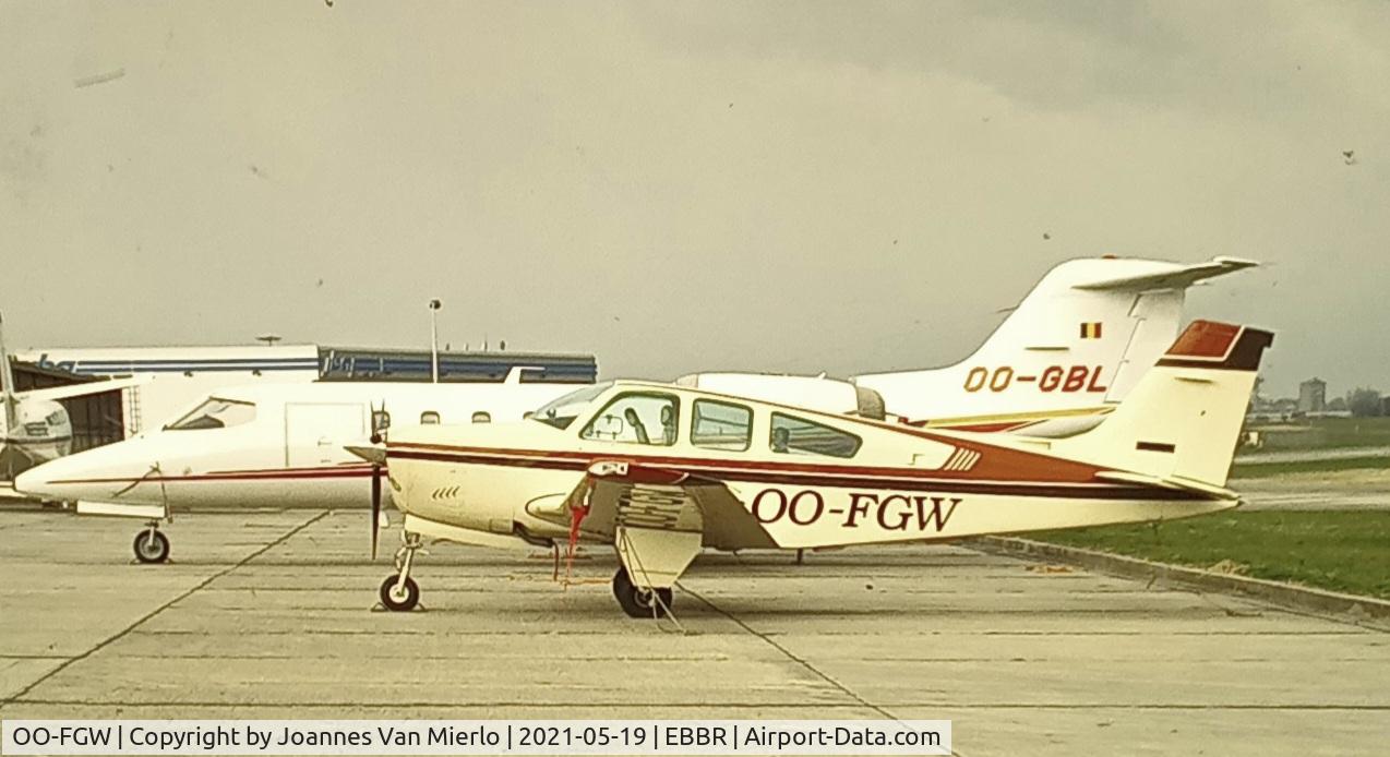 OO-FGW, Beech F33A Bonanza C/N CE982, scan from slide