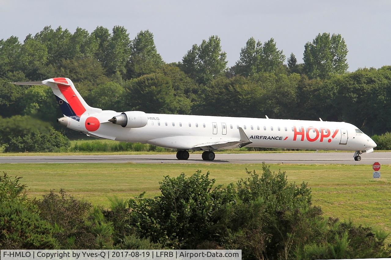 F-HMLO, 2015 Bombardier CRJ-1000EL NG (CL-600-2E25) C/N 19041, Canadair Regional Jet CRJ-1000EL, Taxiing rwy 25L, Brest-Bretagne airport (LFRB-BES)