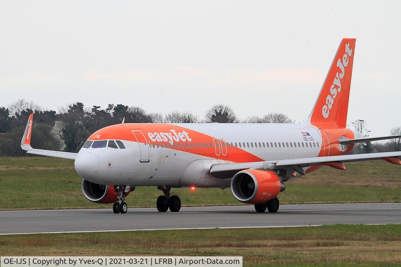 OE-IJS, 2016 Airbus A320-214 C/N 7410, Airbus A320-214, Taxiing rwy 07R, Brest-Bretagne Airport (LFRB-BES)