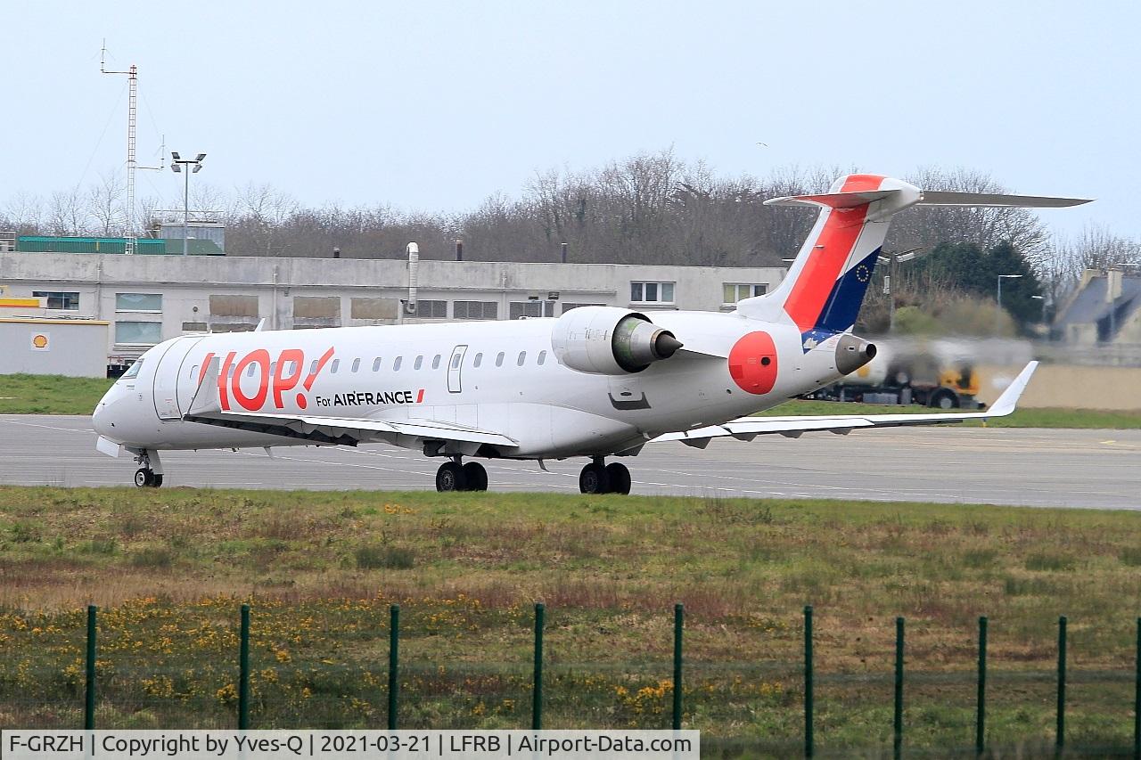 F-GRZH, 2003 Bombardier CRJ-702 (CL-600-2C10) Regional Jet C/N 10089, Bombardier CRJ-702, Taxiing, Brest-Bretagne airport (LFRB-BES)