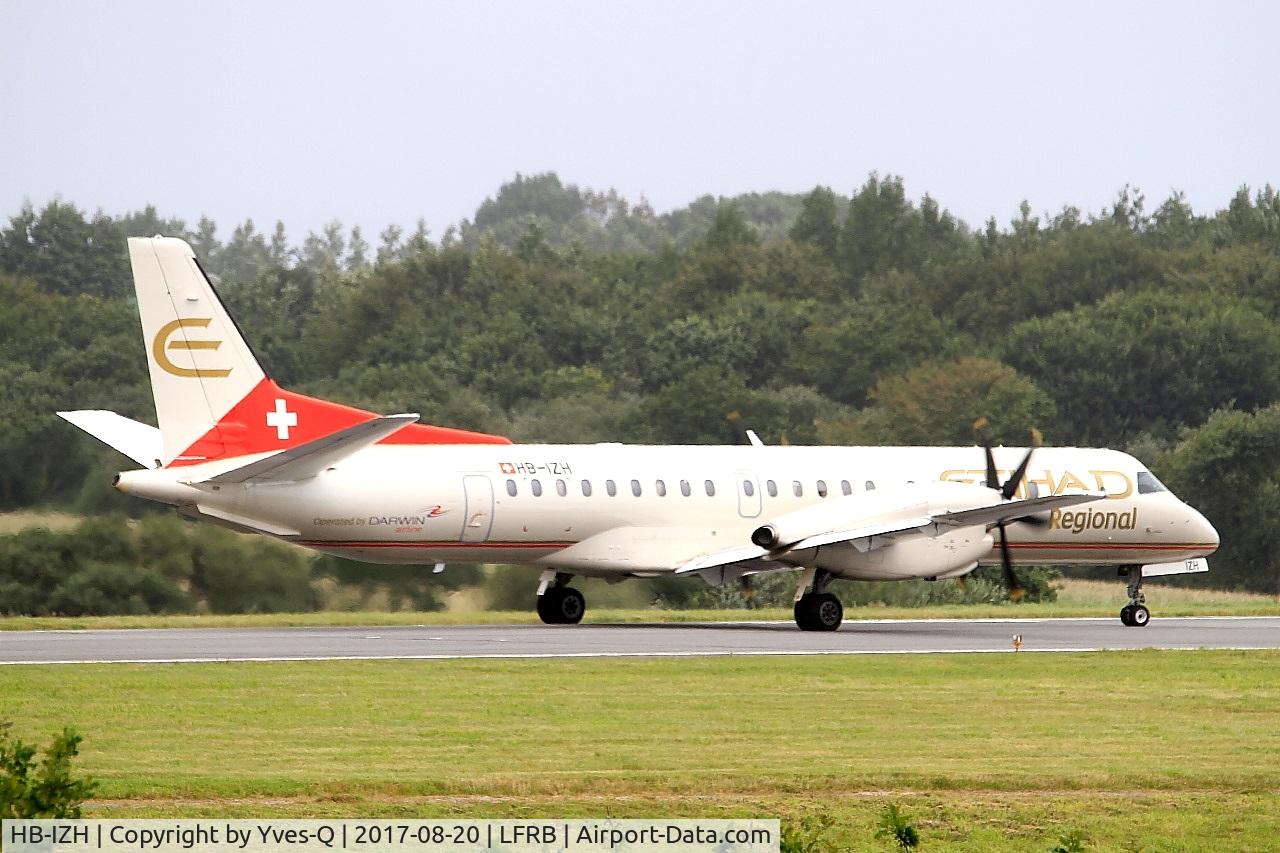 HB-IZH, 1994 Saab 2000 C/N 2000-011, Saab 2000, Taxiing rwy 25L, Brest-Bretagne airport (LFRB-BES)