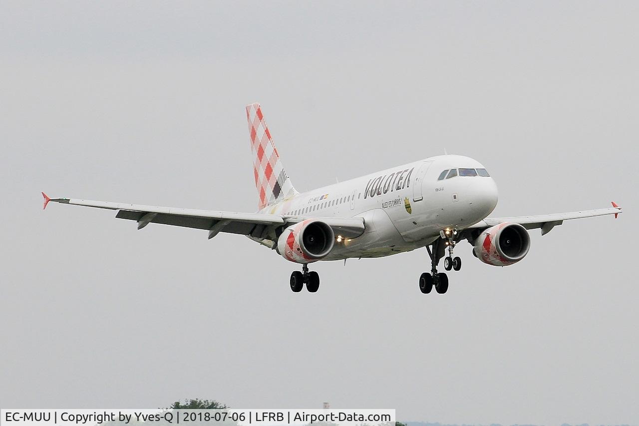 EC-MUU, 2004 Airbus A319-111 C/N 2253, Airbus A319-111, On final rwy 25L, Brest-Bretagne airport (LFRB-BES)