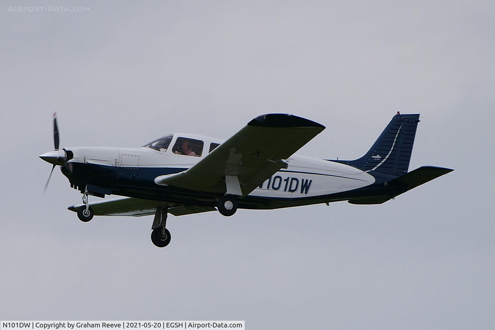 N101DW, 1976 Piper PA-32R-300 Cherokee Lance C/N 32R-7680399, On approach to Norwich.
