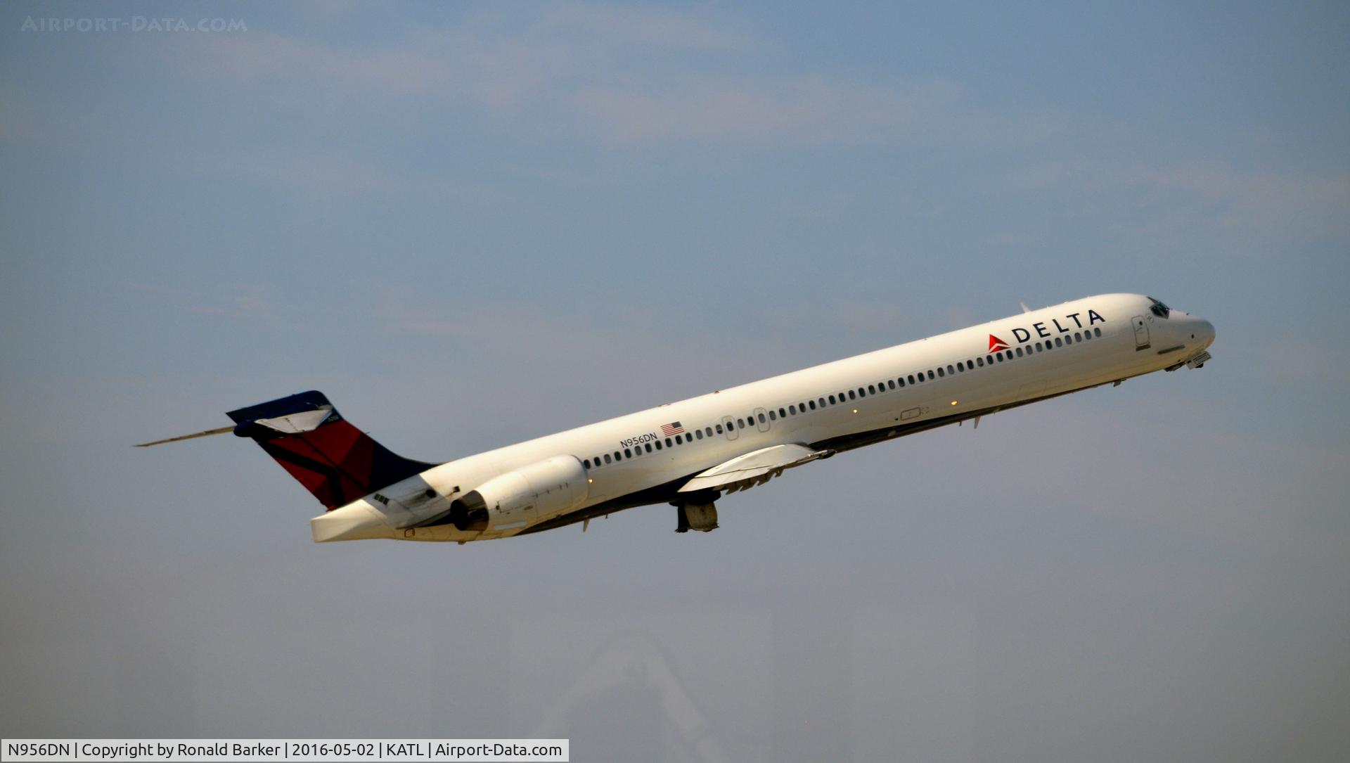 N956DN, McDonnell Douglas MD-90-30 C/N 53526, Departure Atlanta