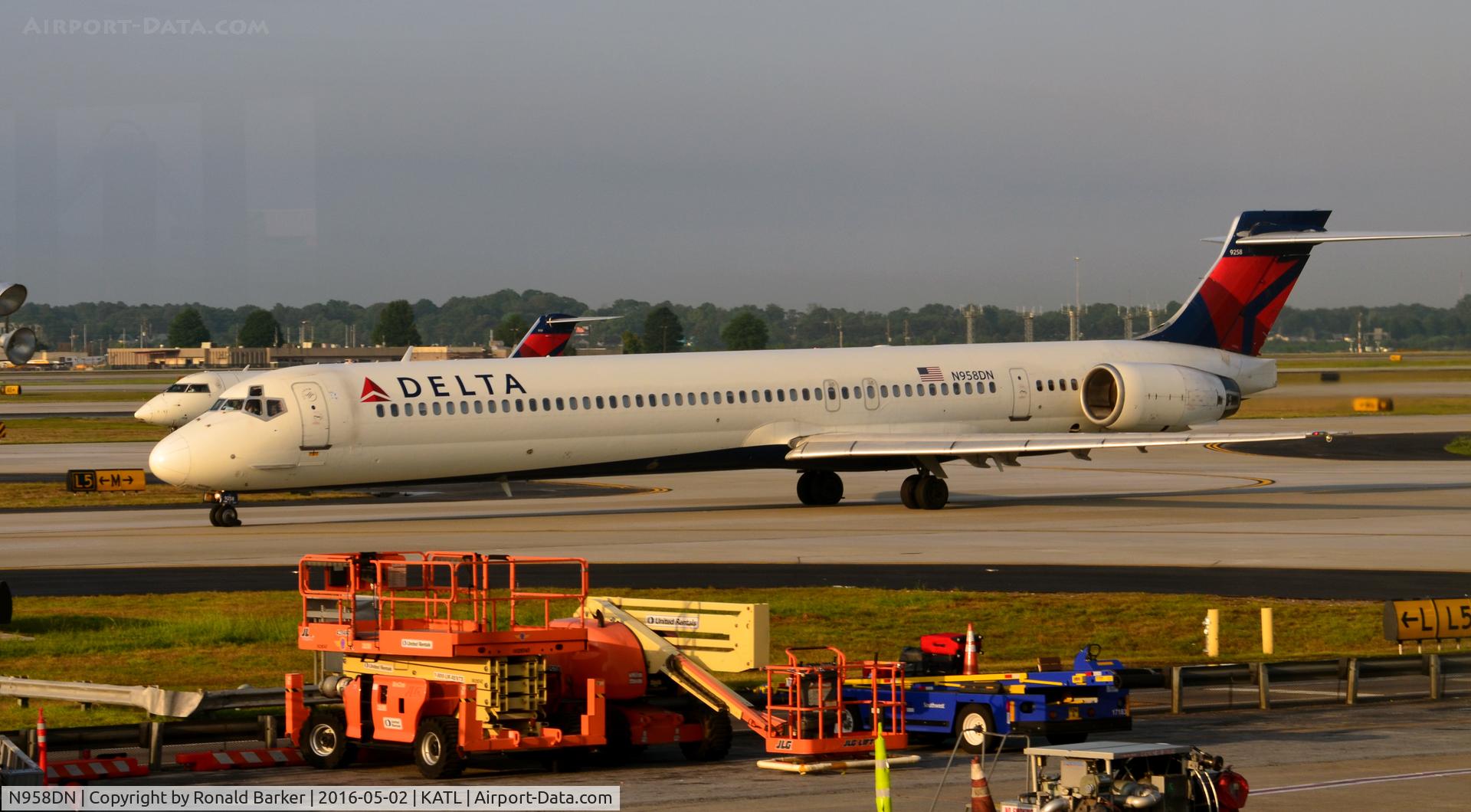 N958DN, McDonnell Douglas MD-90-30 C/N 53528, Taxi for takeoff Atlanta