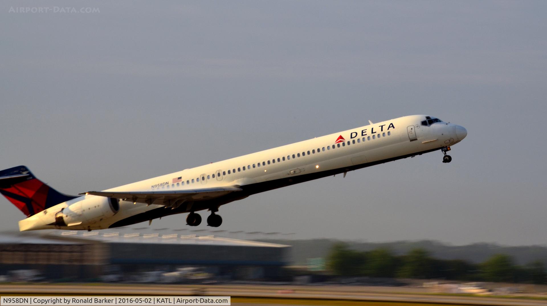 N958DN, McDonnell Douglas MD-90-30 C/N 53528, Takeoff Atlanta