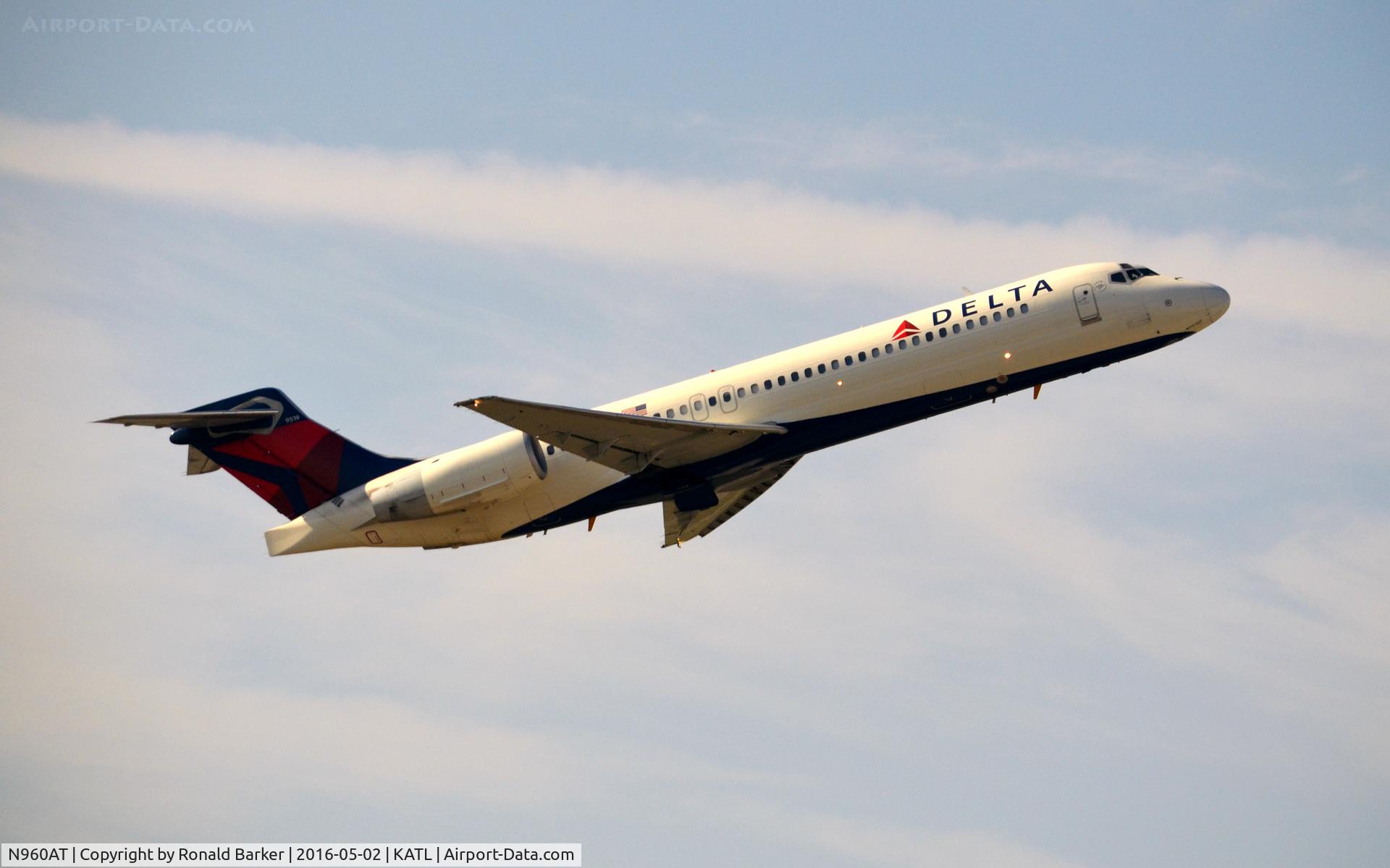 N960AT, 2001 Boeing 717-200 C/N 55022, Takeoff Atlanta