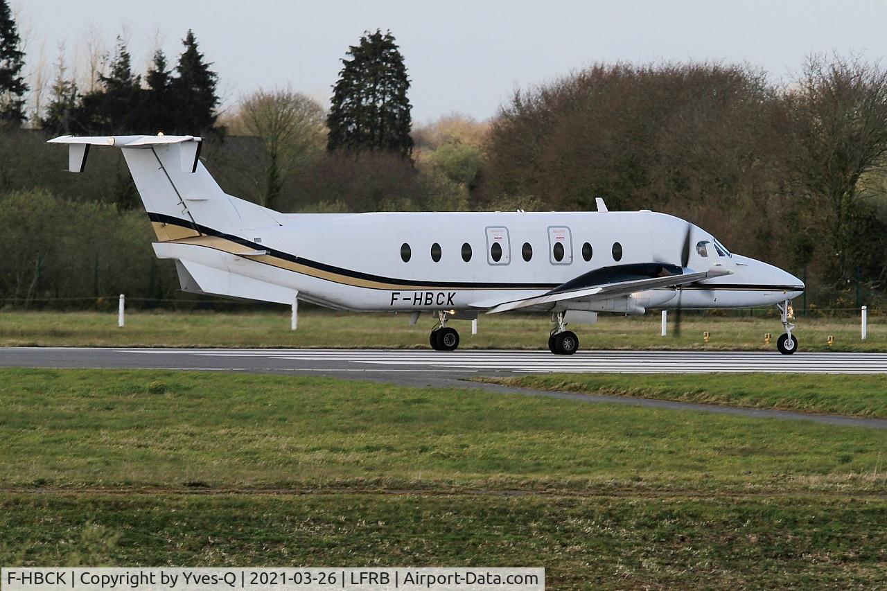 F-HBCK, 1999 Beech 1900D C/N UE-374, Beech 1900D, Taxiing rwy 25L, Brest-Bretagne Airport (LFRB-BES)