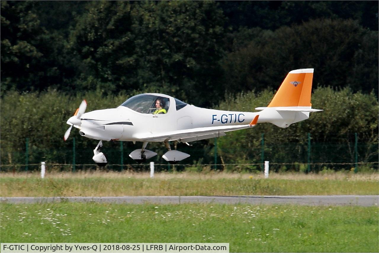 F-GTIC, 2003 Aquila A210 (AT01) C/N AT01-133, Aquila A210 (AT01), Landing rwy 25L, Brest-Bretagne airport (LFRB-BES)