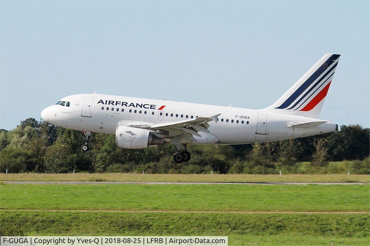 F-GUGA, 2002 Airbus A318-111 C/N 2035, Airbus A318-111, Landing rwy 25L, Brest-Bretagne airport (LFRB-BES)