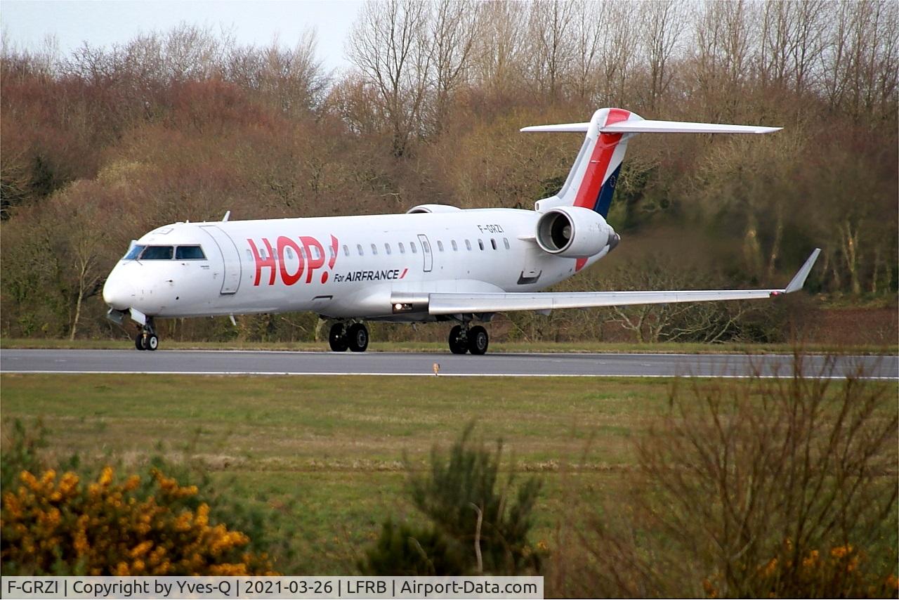 F-GRZI, Canadair CRJ-702 (CL-600-2C10) Regional Jet C/N 10093, Canadair Regional Jet CRJ-702, Ready to take off  rwy 25L, Brest-Bretagne Airport (LFRB-BES)