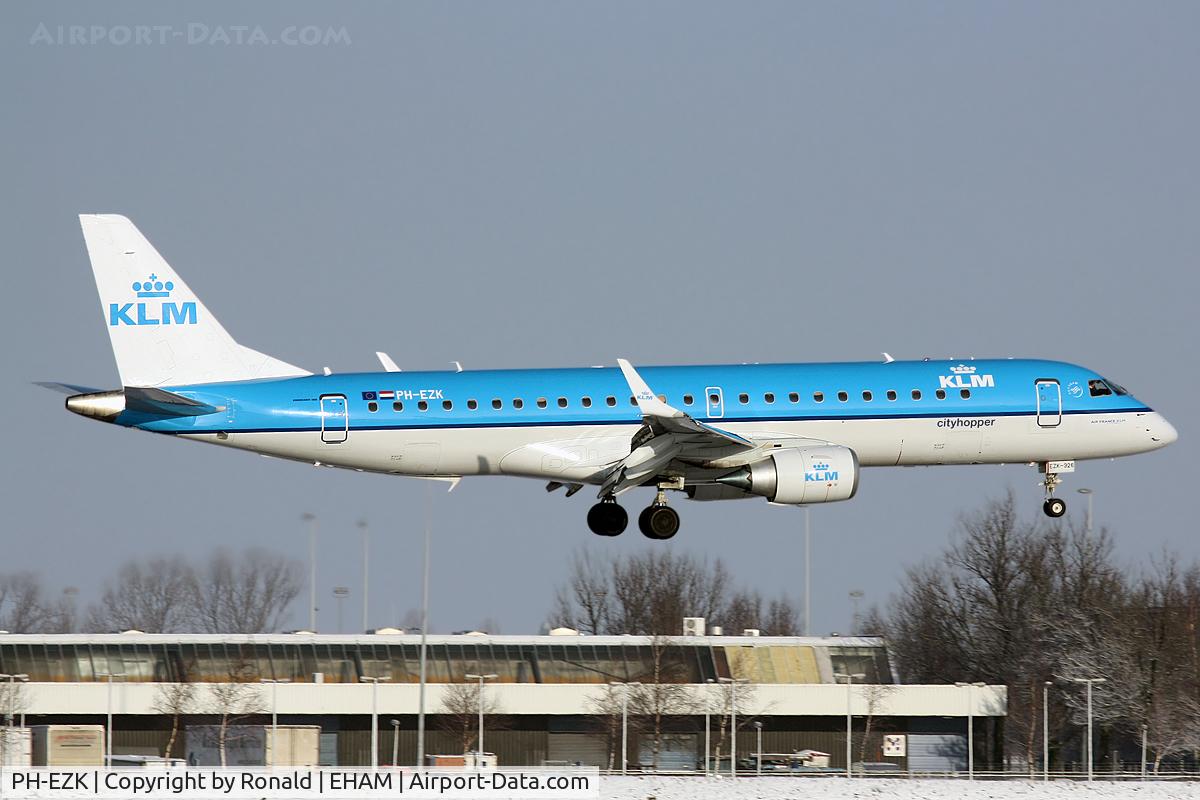 PH-EZK, 2009 Embraer 190LR (ERJ-190-100LR) C/N 19000326, at spl