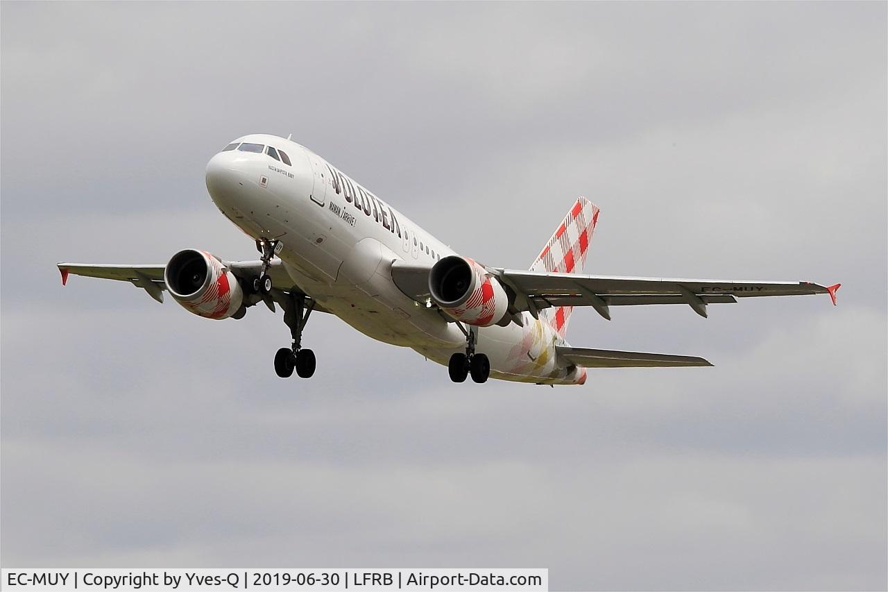 EC-MUY, 2003 Airbus A319-111 C/N 2050, Airbus A319-111, Take off rwy 25L, Brest-Bretagne airport (LFRB-BES)