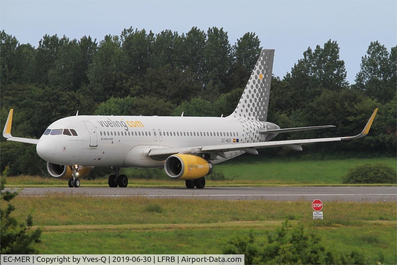 EC-MER, 2015 Airbus A320-232 C/N 6510, Airbus A320-232, Ready to take off  rwy 25L, Brest-Bretagne airport (LFRB-BES)