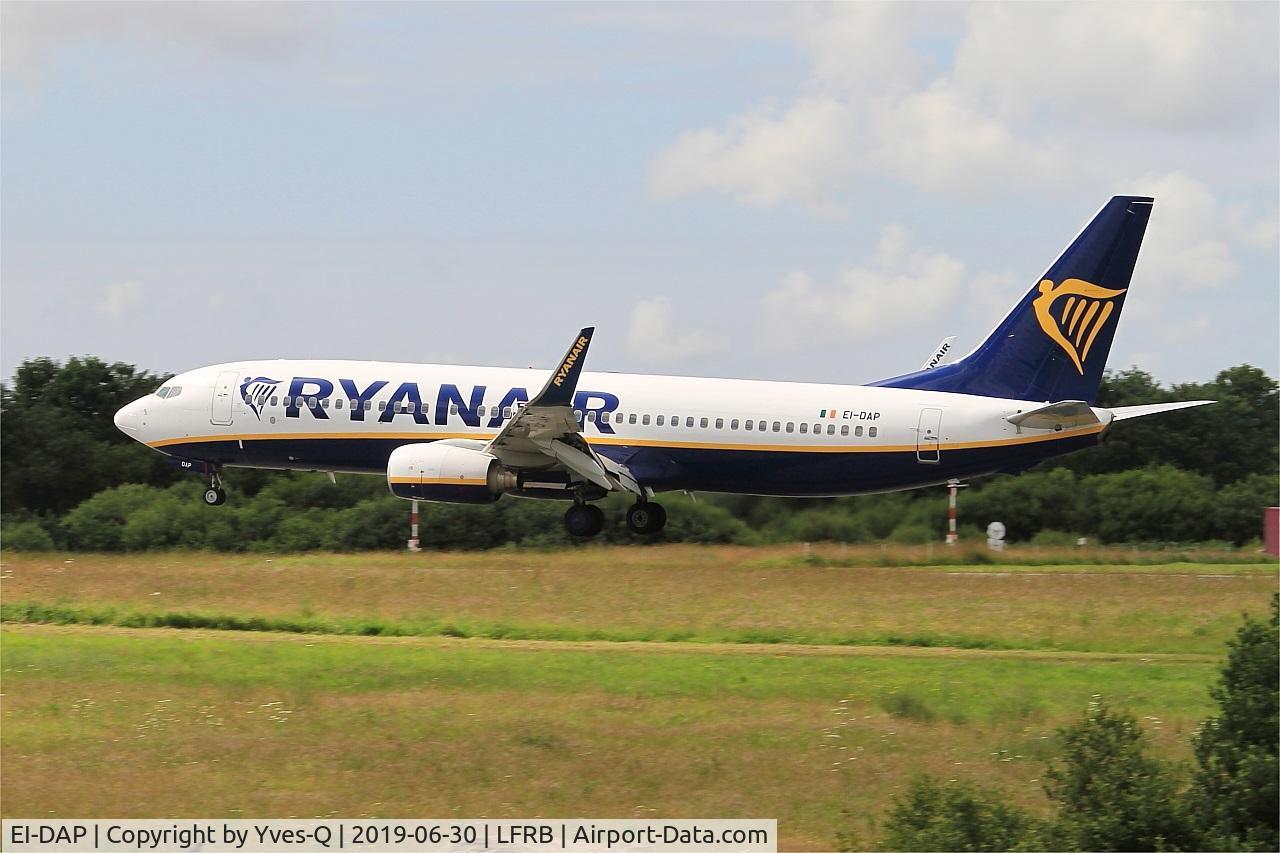 EI-DAP, 2003 Boeing 737-8AS C/N 33551, Boeing 737-8AS, Landing rwy 25L, Brest-Bretagne airport (LFRB-BES)