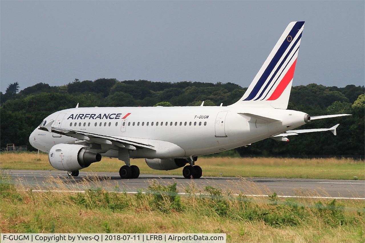 F-GUGM, 2006 Airbus A318-111 C/N 2750, Airbus A318-111, Taxiing rwy 07R, Brest-Bretagne airport (LFRB-BES)