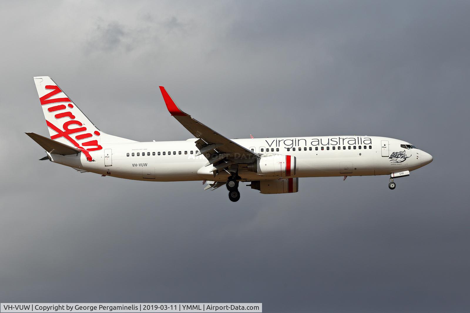 VH-VUW, 2010 Boeing 737-8KG C/N 39449, Short final, runway 16.