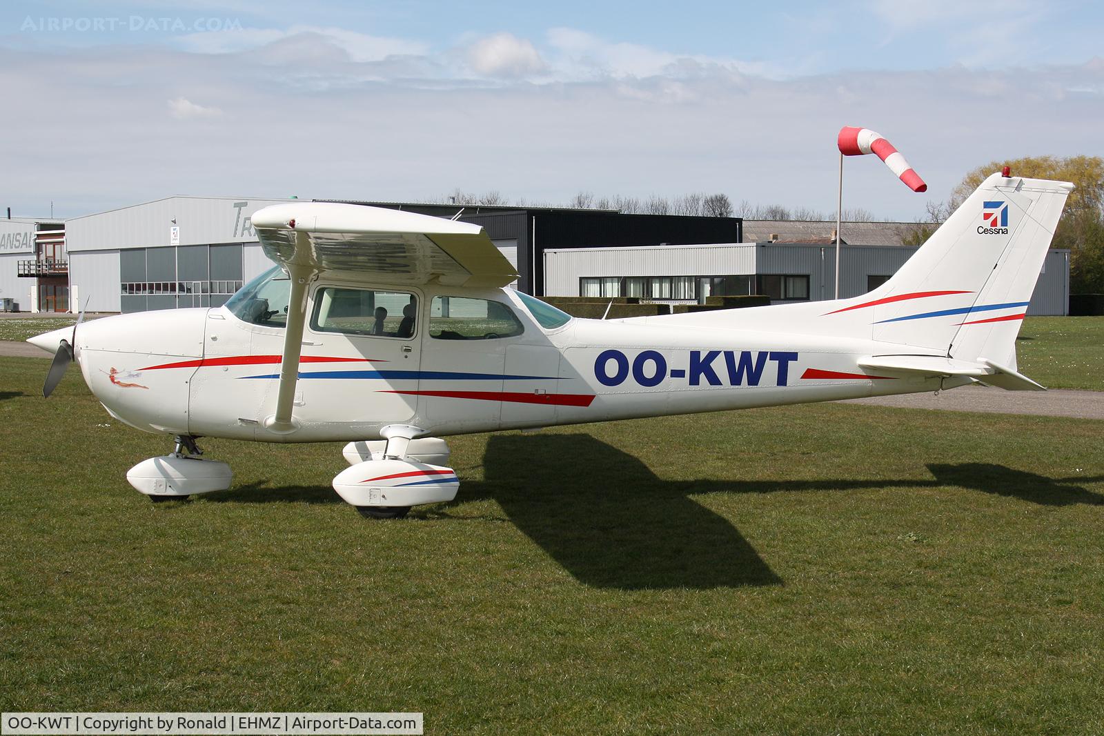 OO-KWT, Cessna 172N C/N 17268274, at ehmz