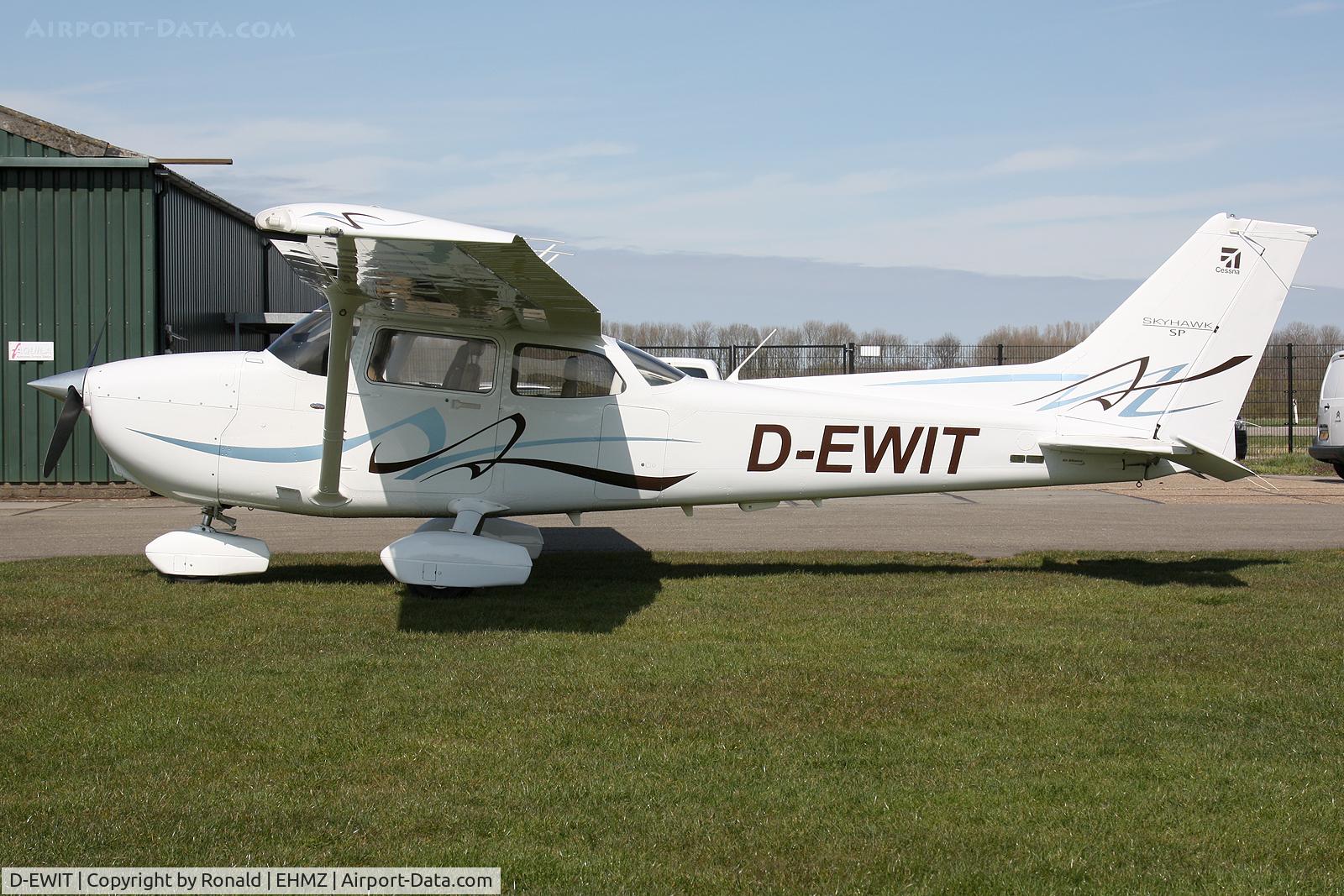 D-EWIT, 2008 Cessna 172S Skyhawk SP C/N 172S10803, at ehmz