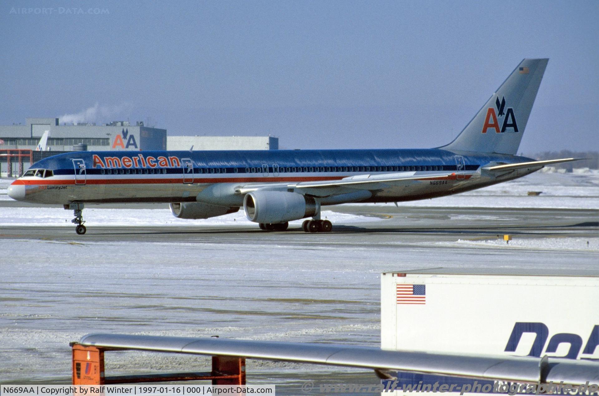 N669AA, 1992 Boeing 757-223 C/N 25334, Boeing 757-223 - AA AAL American Airlines - 25333 - N669AA - 16.01.1997