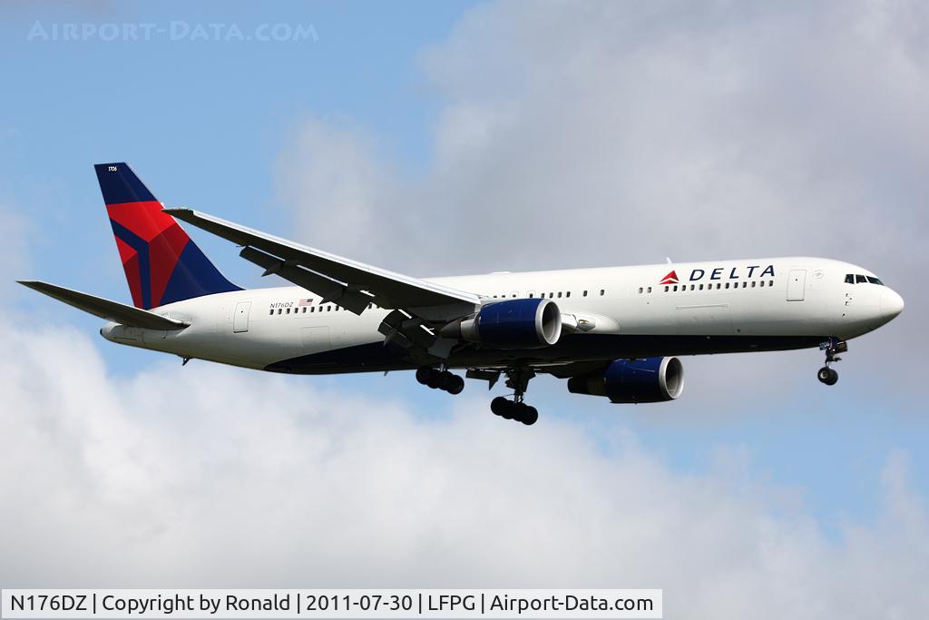 N176DZ, 1999 Boeing 767-332 C/N 29697, at cdg