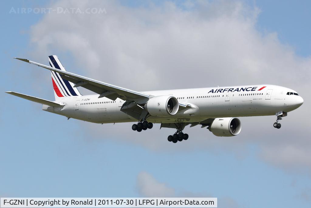 F-GZNI, 2011 Boeing 777-328/ER C/N 39973, at cdg