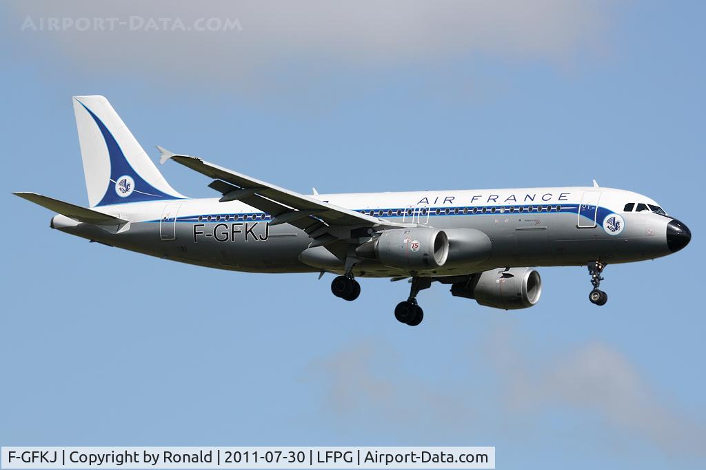 F-GFKJ, 1989 Airbus A320-211 C/N 0063, at cdg