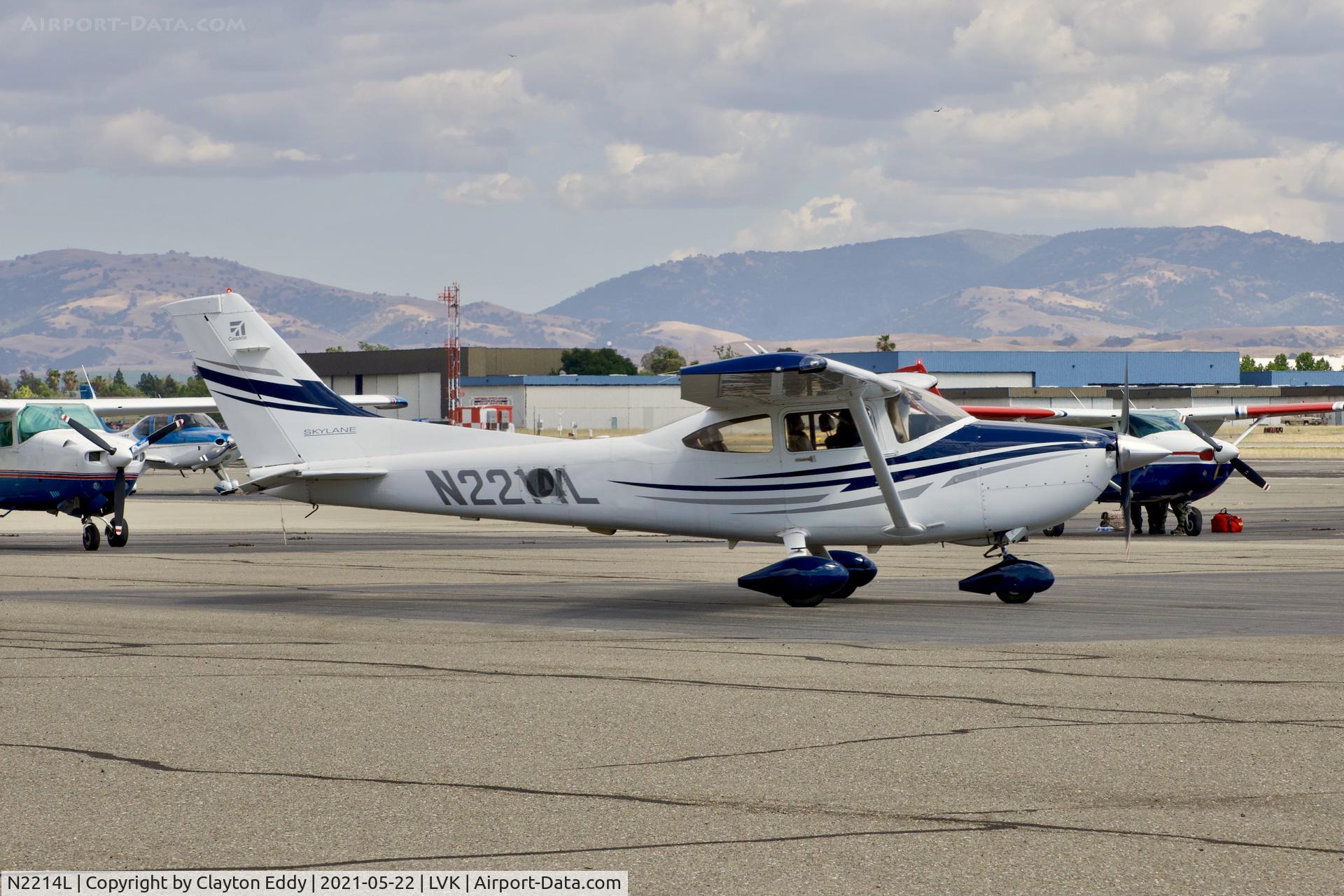N2214L, 2005 Cessna 182T Skylane C/N 18281718, Livermore Airport California. 2021.