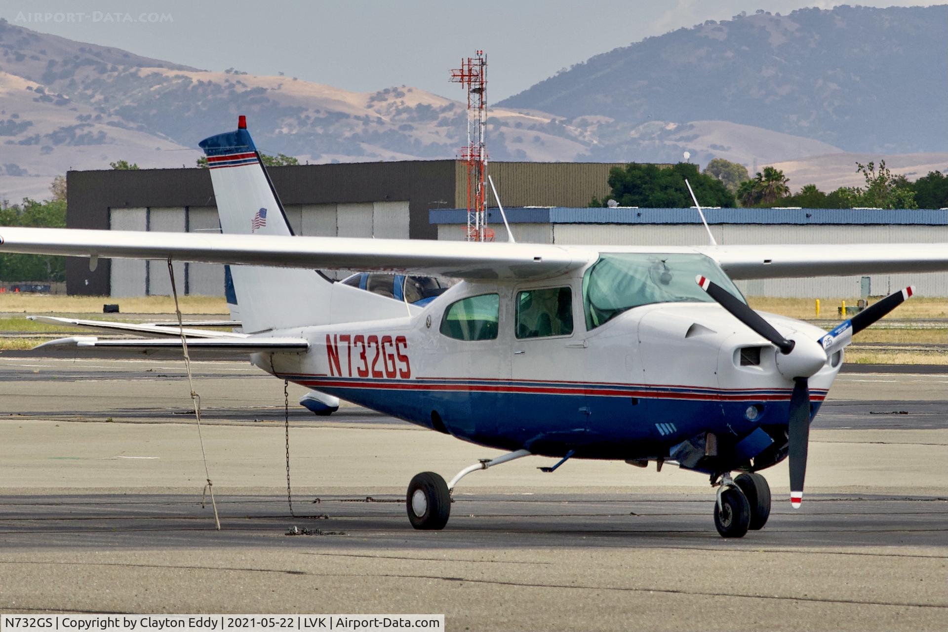 N732GS, 1976 Cessna T210L Turbo Centurion C/N 21061507, Livermore Airport California 2021.