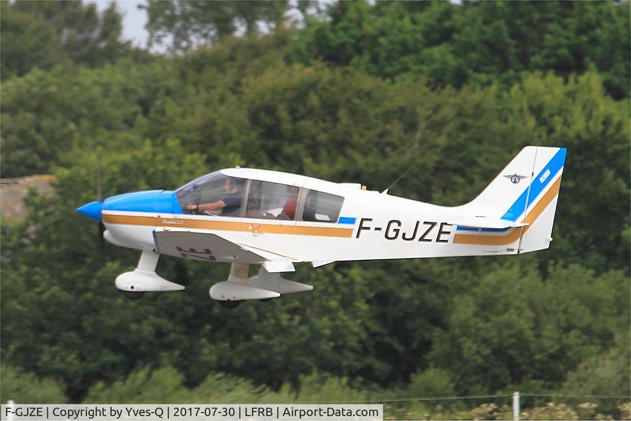 F-GJZE, Robin DR-400-120 Petit Prince C/N 2005, Robin DR-400-120, Landing rwy 25L, Brest-Bretagne airport (LFRB-BES)