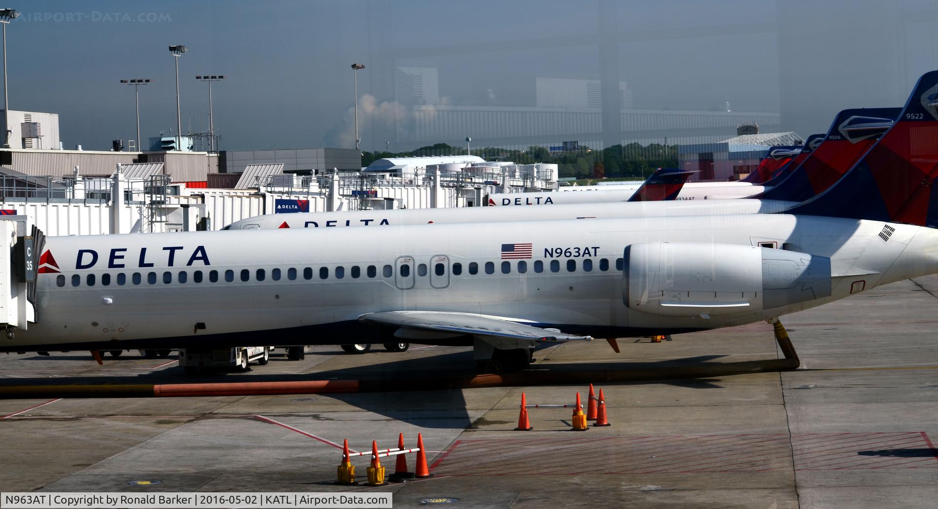 N963AT, 2001 Boeing 717-200 C/N 55024, Gate C35 Atlanta