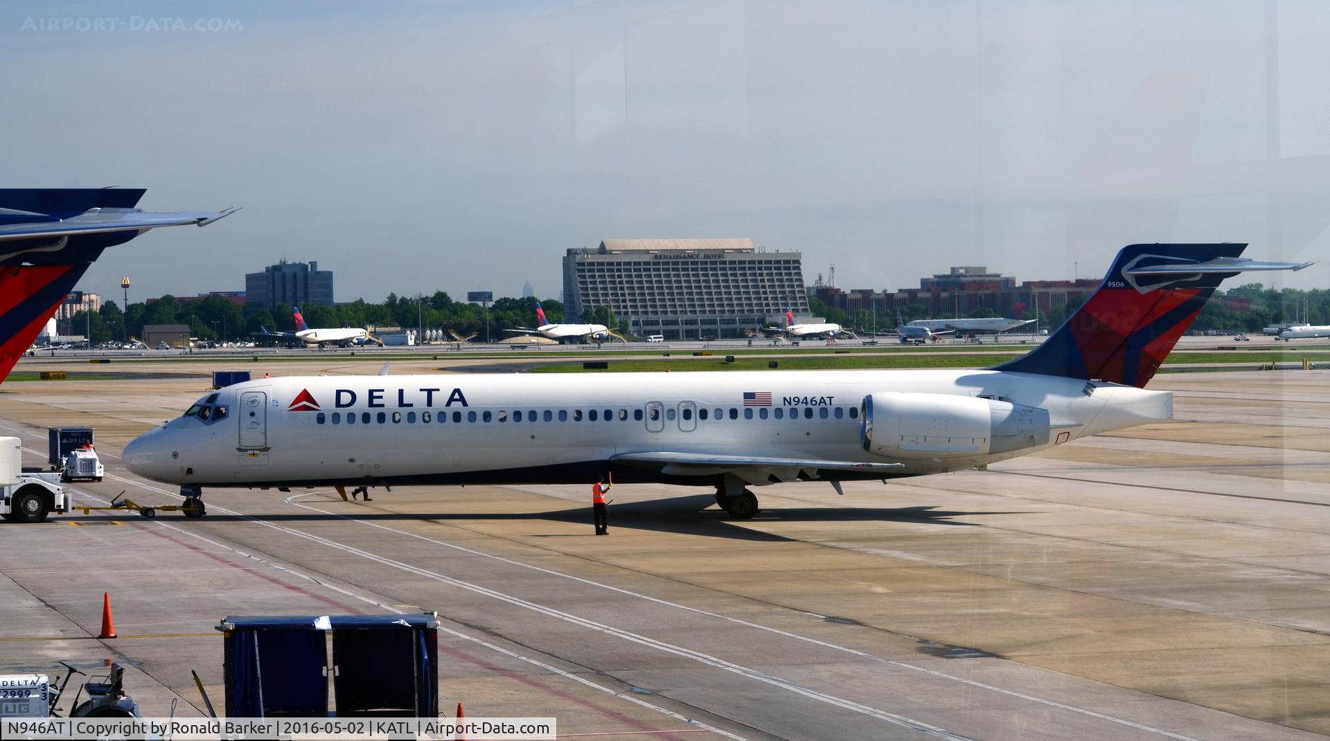 N946AT, 1999 Boeing 717-200 C/N 55009, Pushback Atlanta