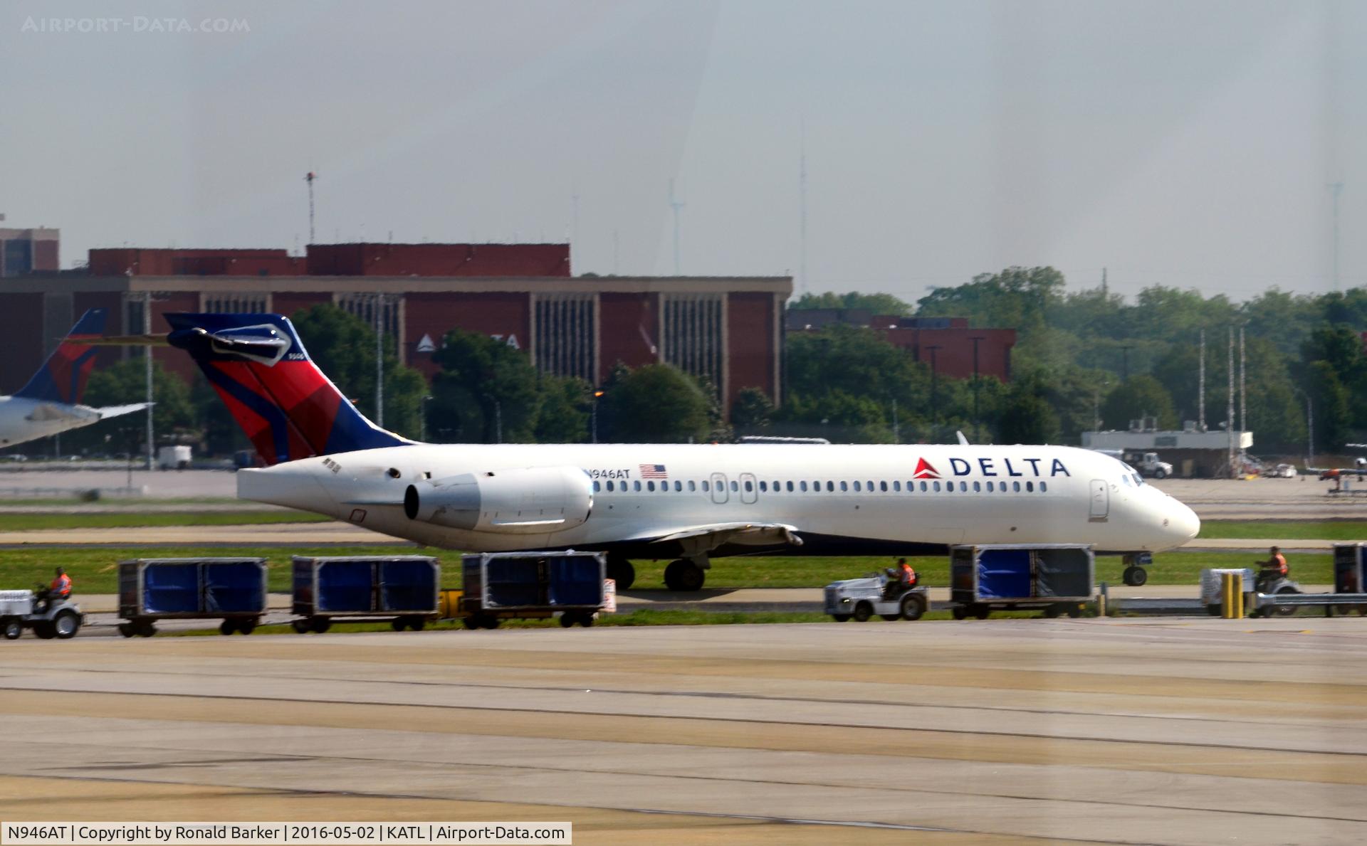 N946AT, 1999 Boeing 717-200 C/N 55009, Taxi to takeoff Atlanta