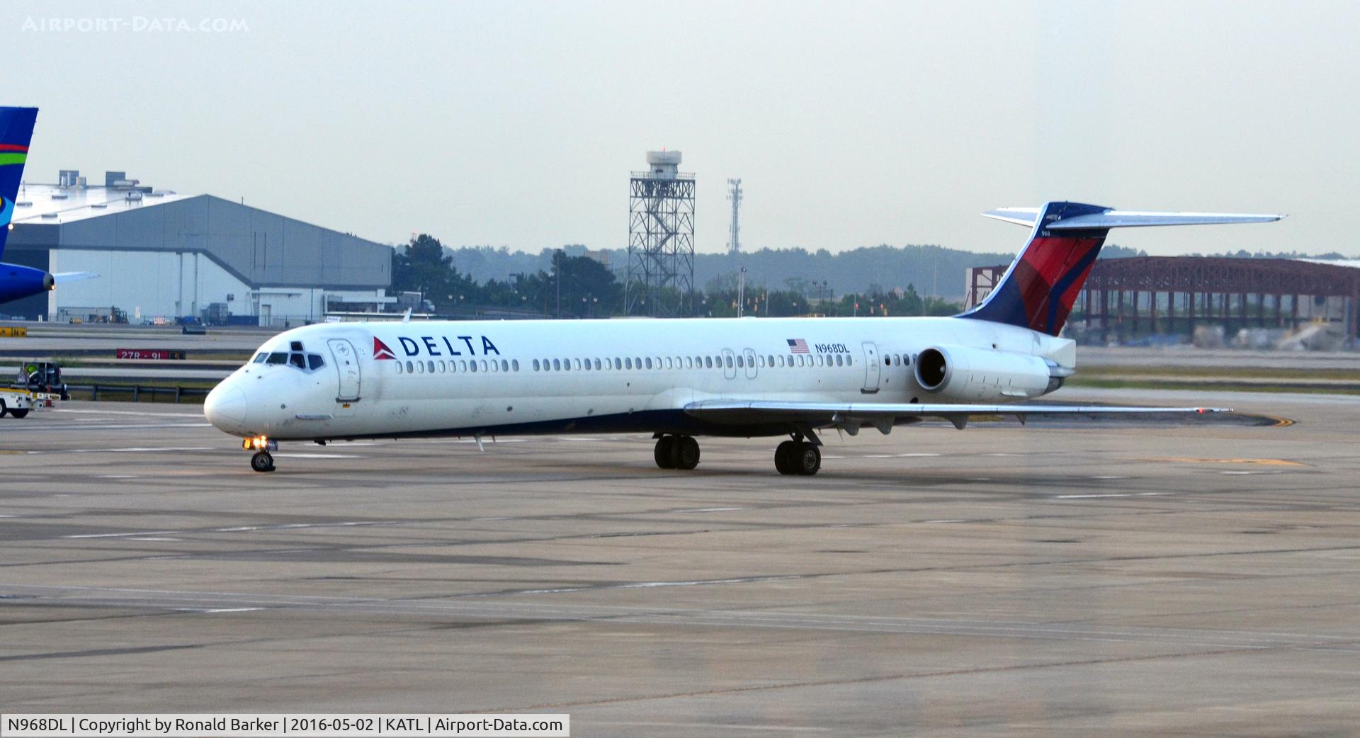 N968DL, 1990 McDonnell Douglas MD-88 C/N 53161, Taxi Atlanta