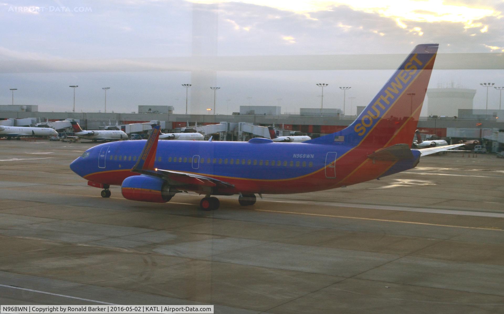N968WN, 2011 Boeing 737-7H4 C/N 36679, Taxi Atlanta