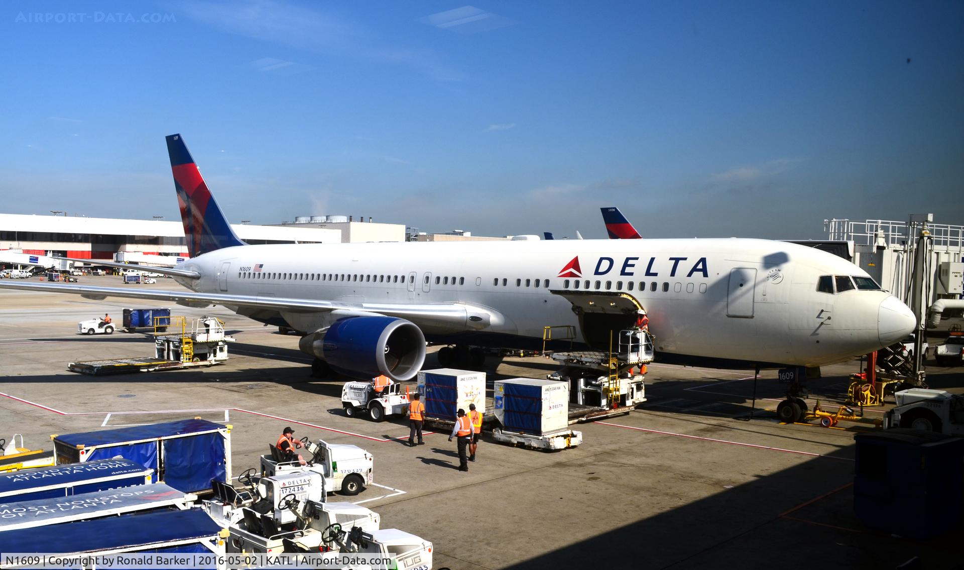 N1609, 2000 Boeing 767-332 C/N 30574, At gate Atlanta