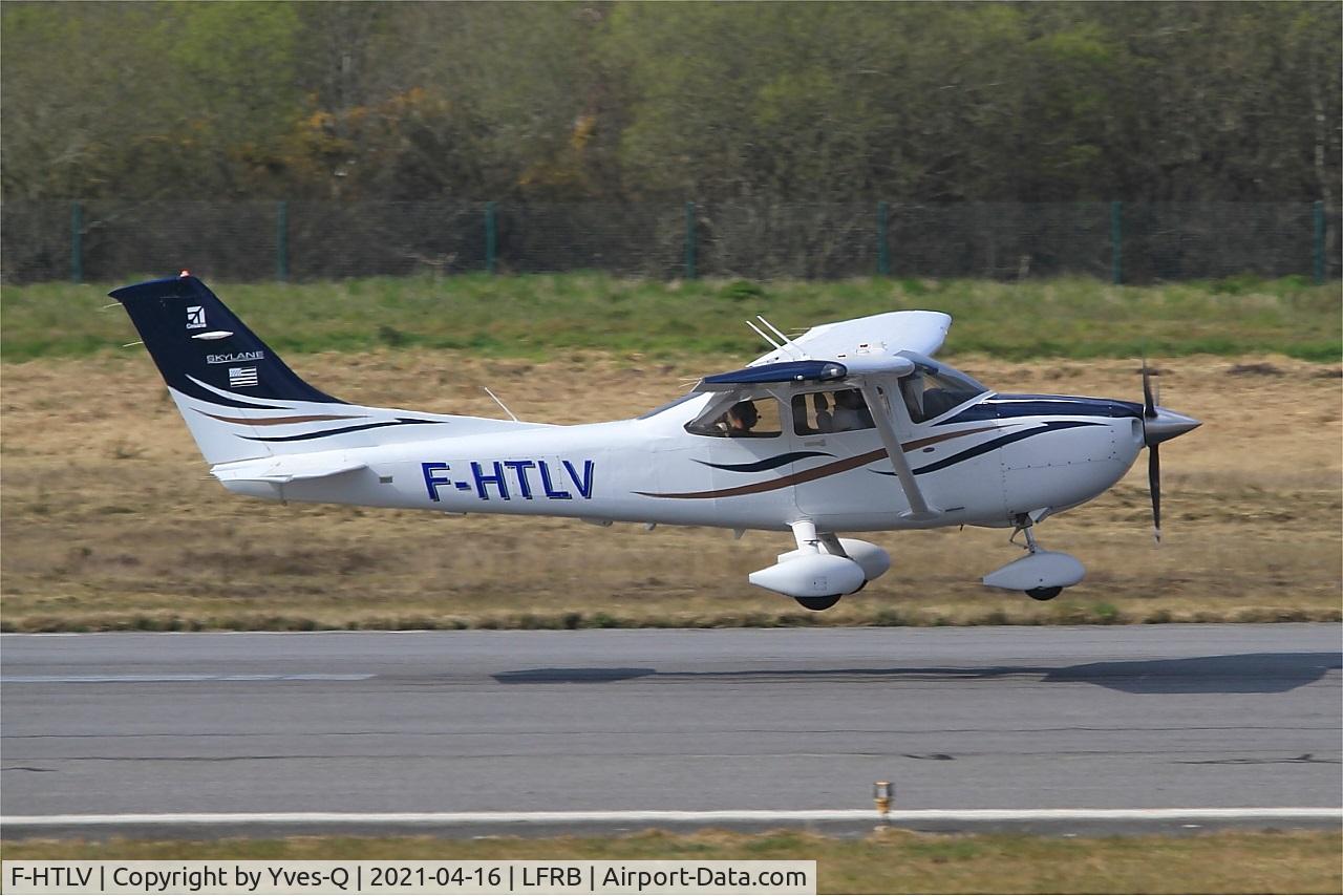 F-HTLV, 2008 Cessna 182T Skylane Skylane C/N 182-82130, Cessna 182T Skylane - Landing rwy 07R, Brest-Bretagne airport (LFRB-BES)