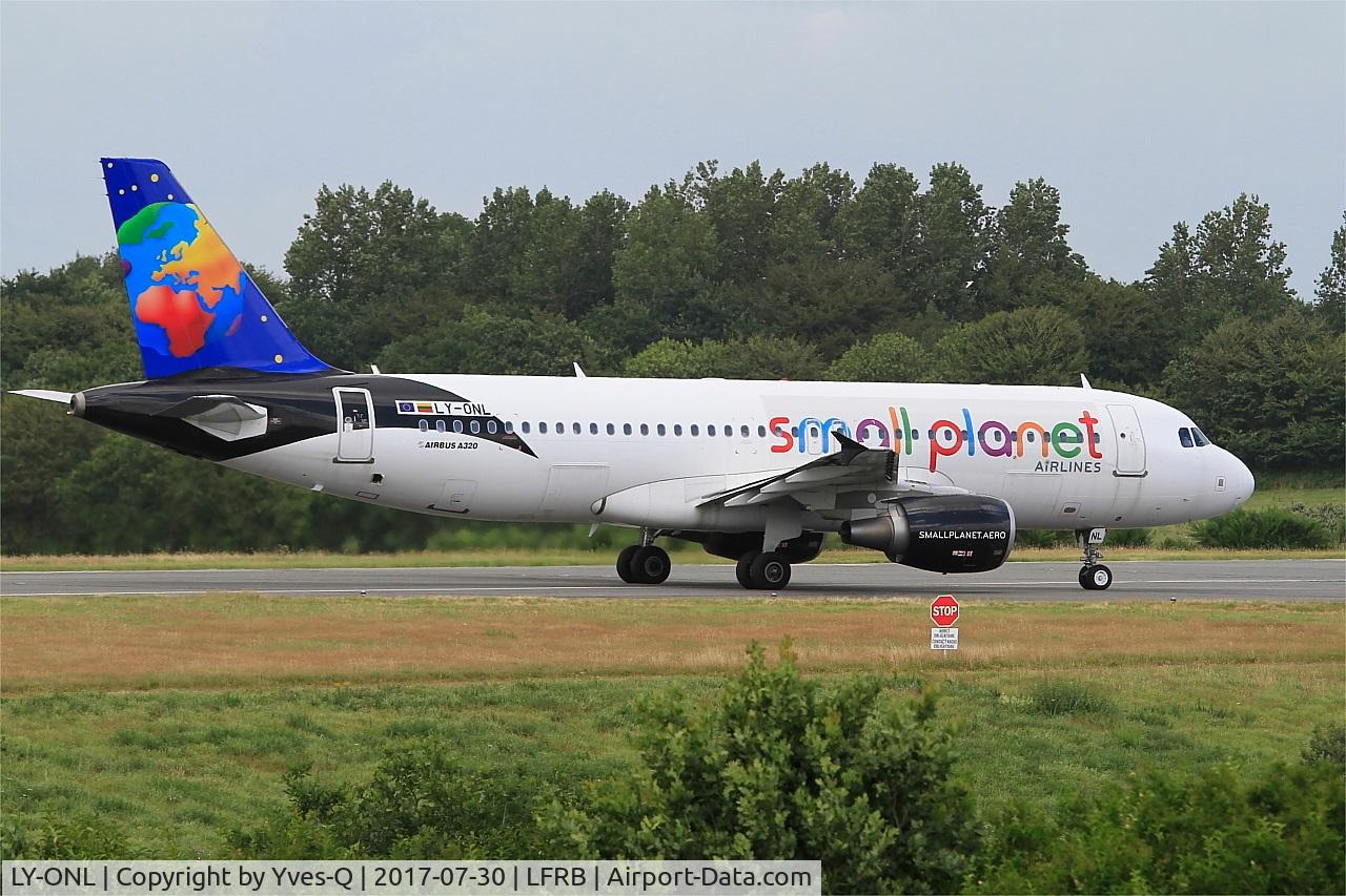 LY-ONL, 2010 Airbus A320-214 C/N 4489, Airbus A320-214, Taxiing rwy 25L, Brest-Bretagne airport (LFRB-BES)