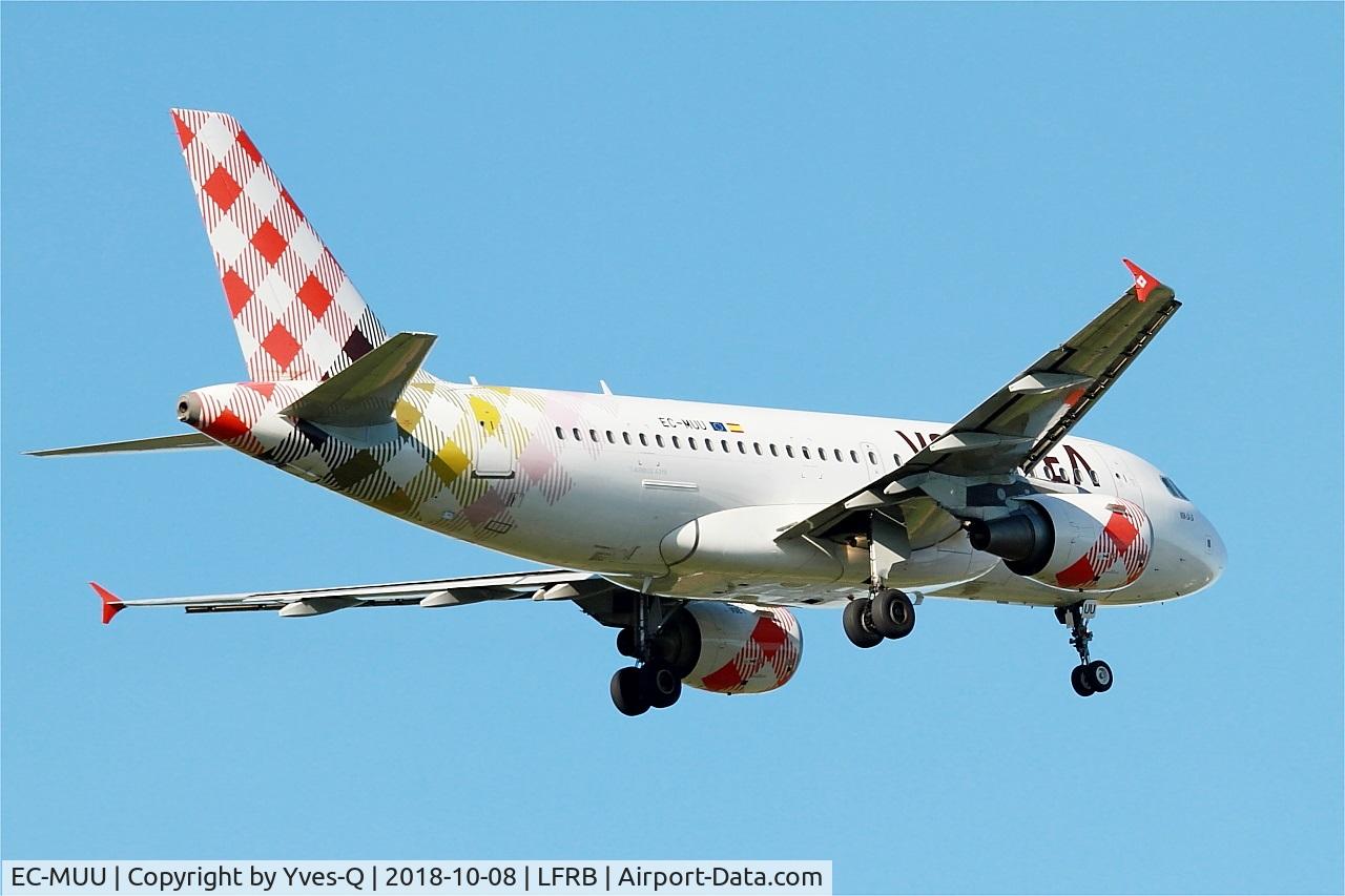 EC-MUU, 2004 Airbus A319-111 C/N 2253, Airbus A319-111, Take off rwy 07R, Brest-Bretagne airport (LFRB-BES)