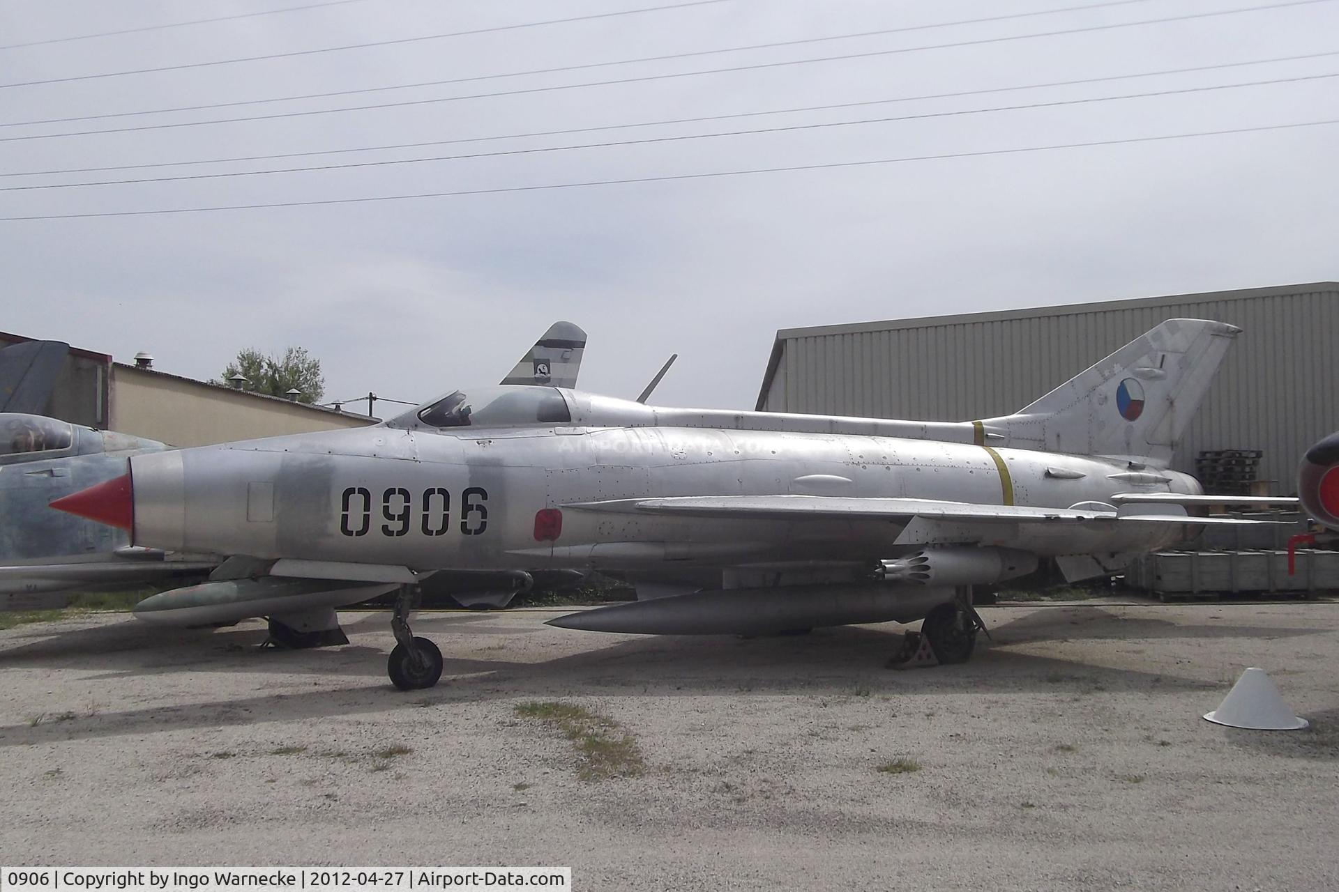 0906, Mikoyan-Gurevich MiG-21F-13 C/N 741906, Mikoyan i Gurevich MiG-21F-13 FISHBED-C at the Musee Aeronautique, Orange